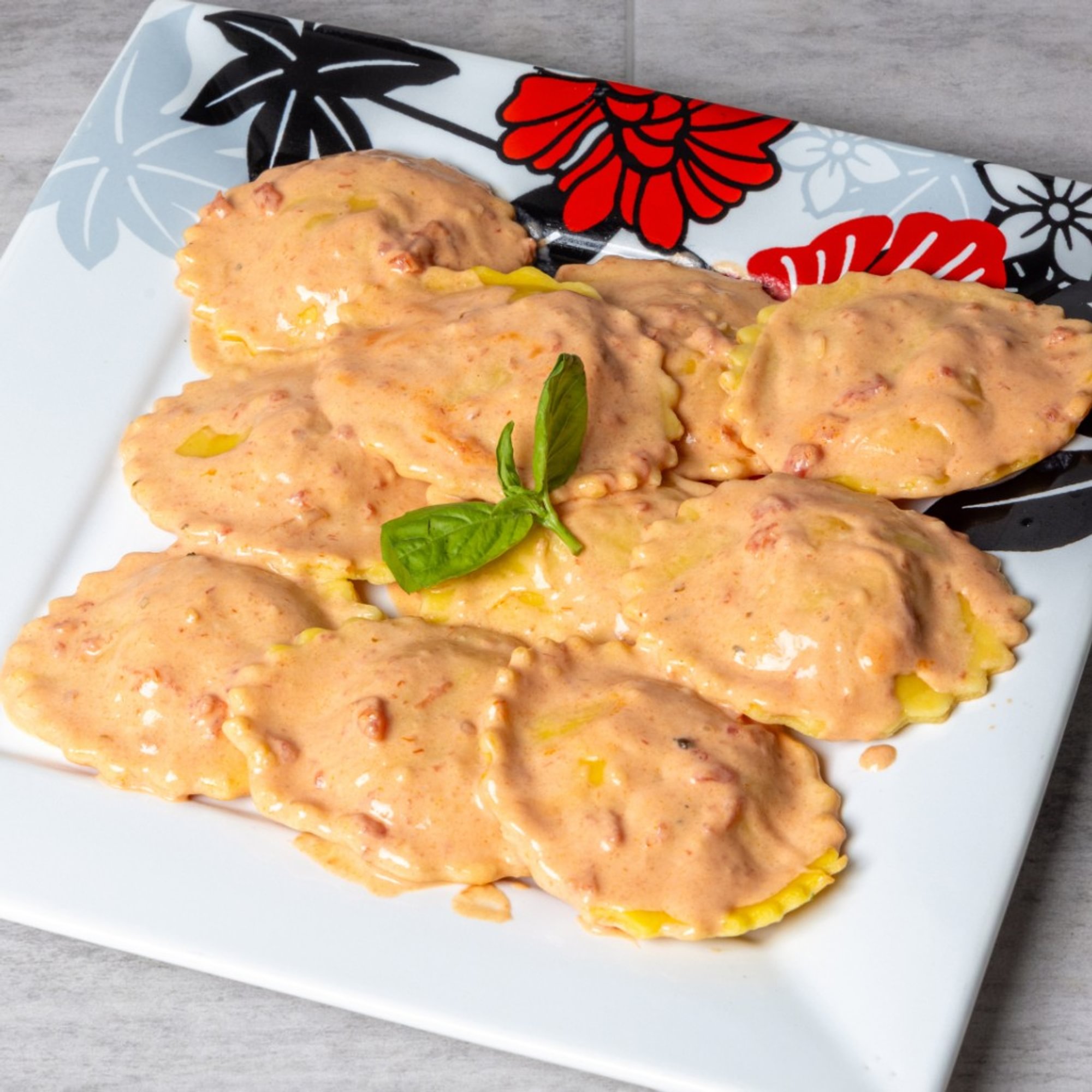 Cheese ravioli with sauce