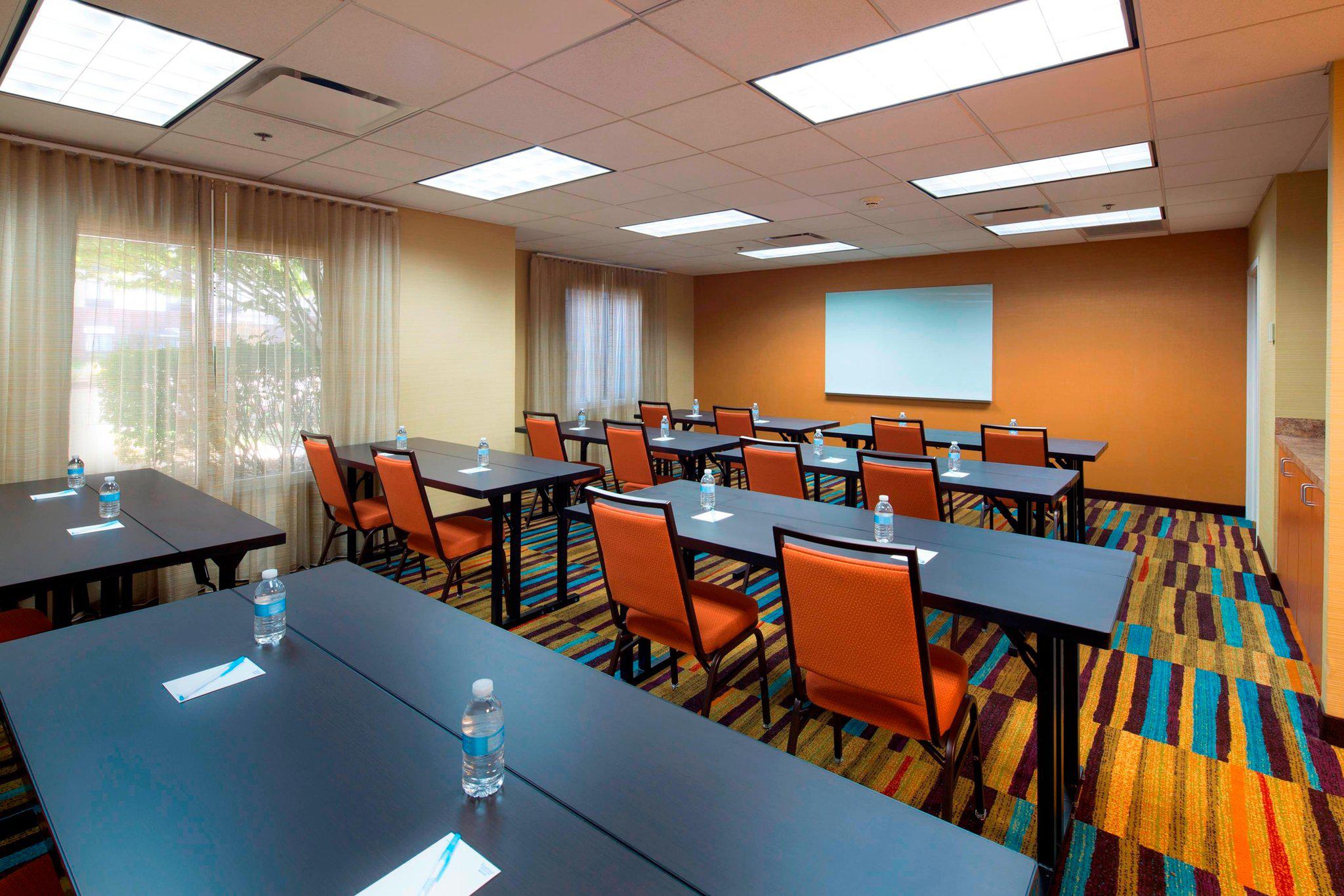 Fairfield Inn & Suites by Marriott Newark Liberty International Airport Photo