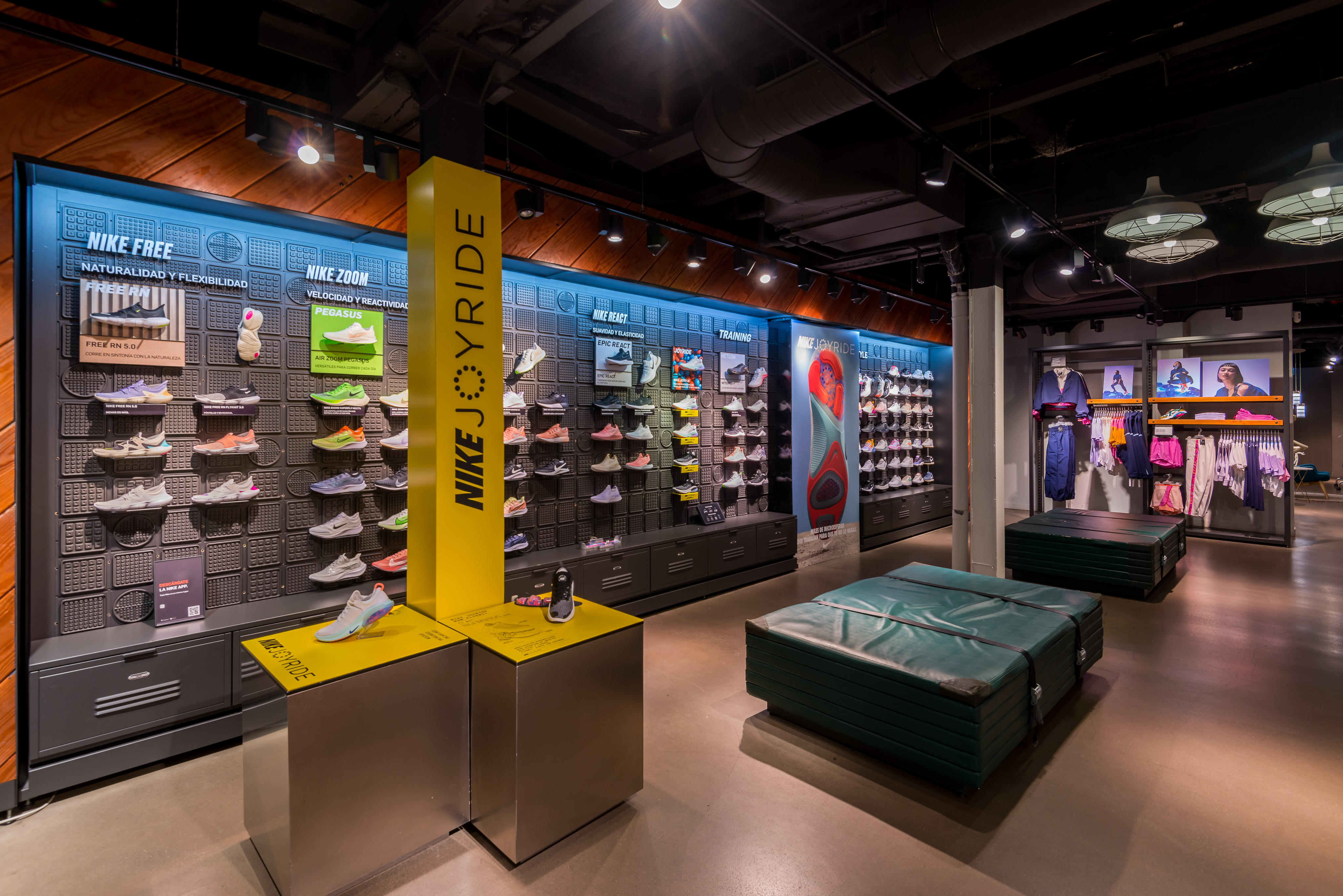 Hermanos Mala fe Soplar Nike Store Serrano - Madrid - Calle de Serrano 19 | Ropa De Deporte Páginas  Amarillas