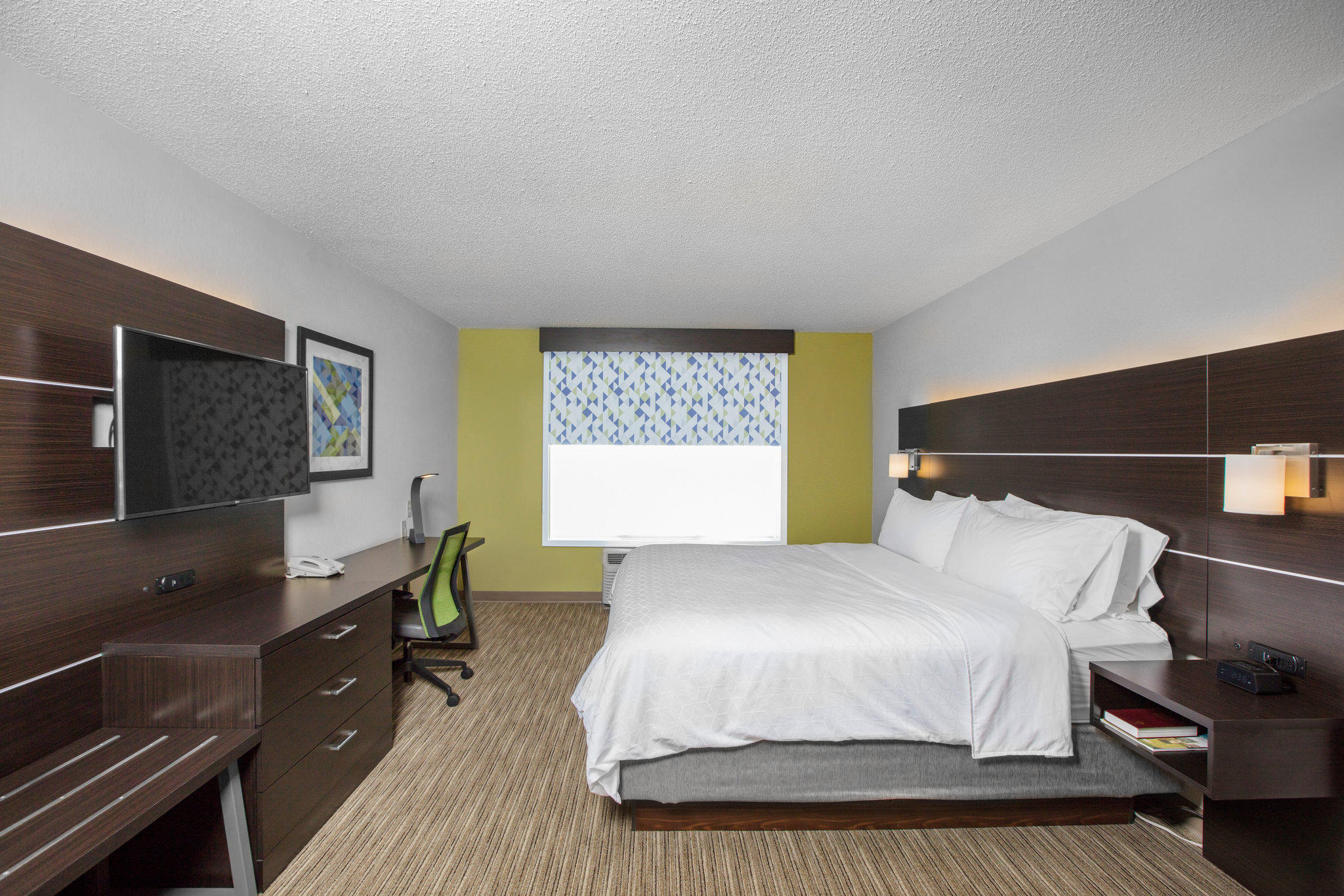 Holiday Inn Express & Suites Altoona-Des Moines Photo