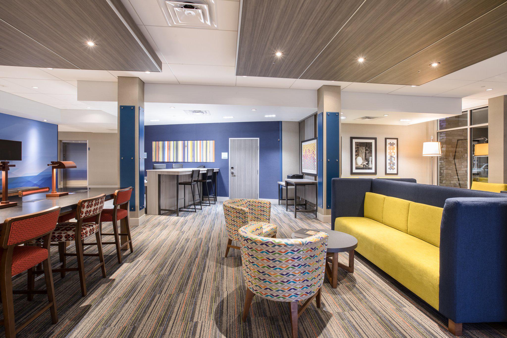 Holiday Inn Express & Suites Denver NE - Brighton Photo