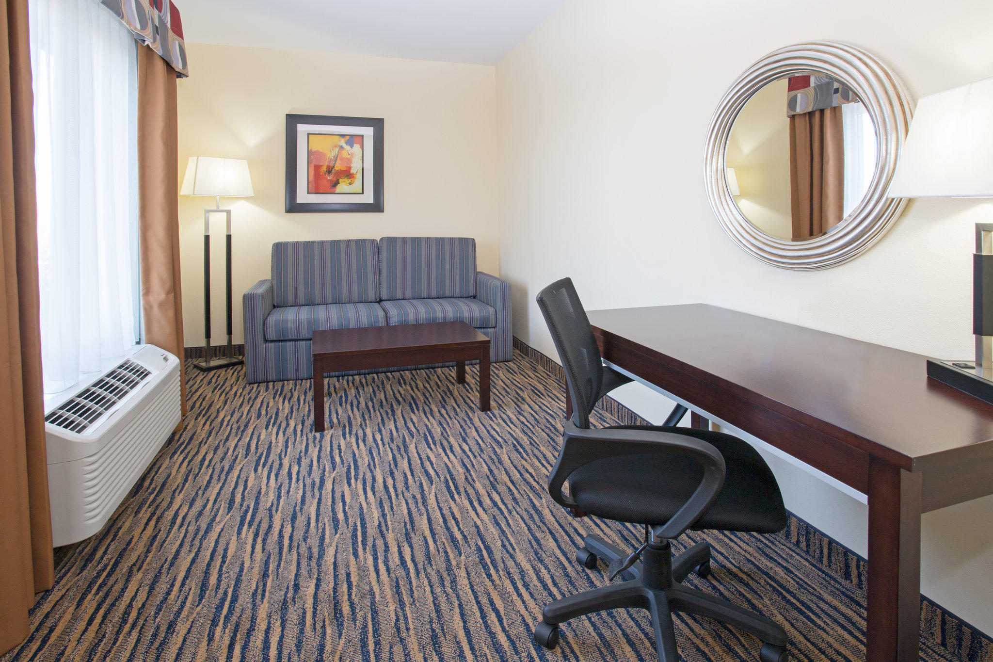 Holiday Inn Express & Suites Denver North - Thornton Photo