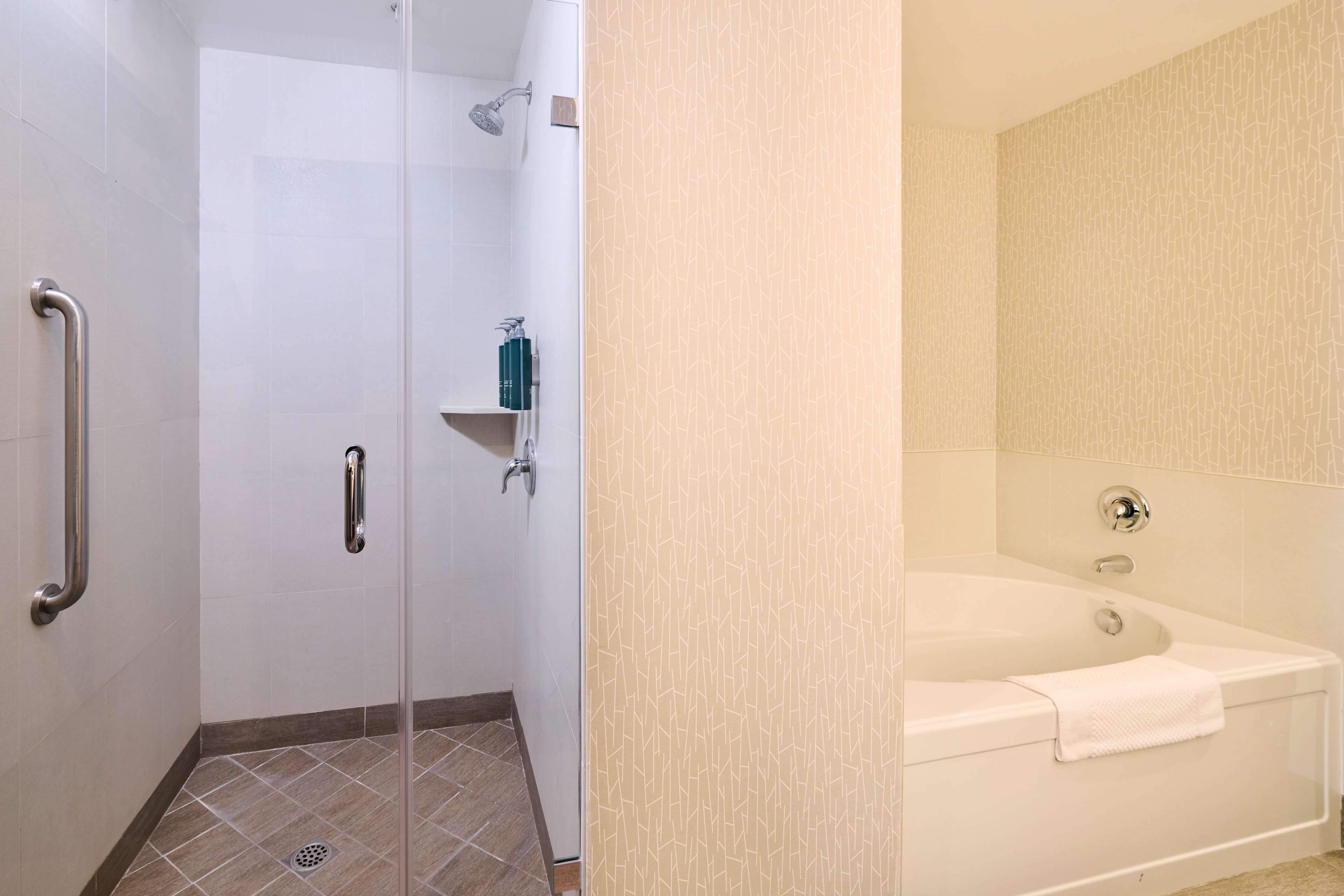 Guest room bath