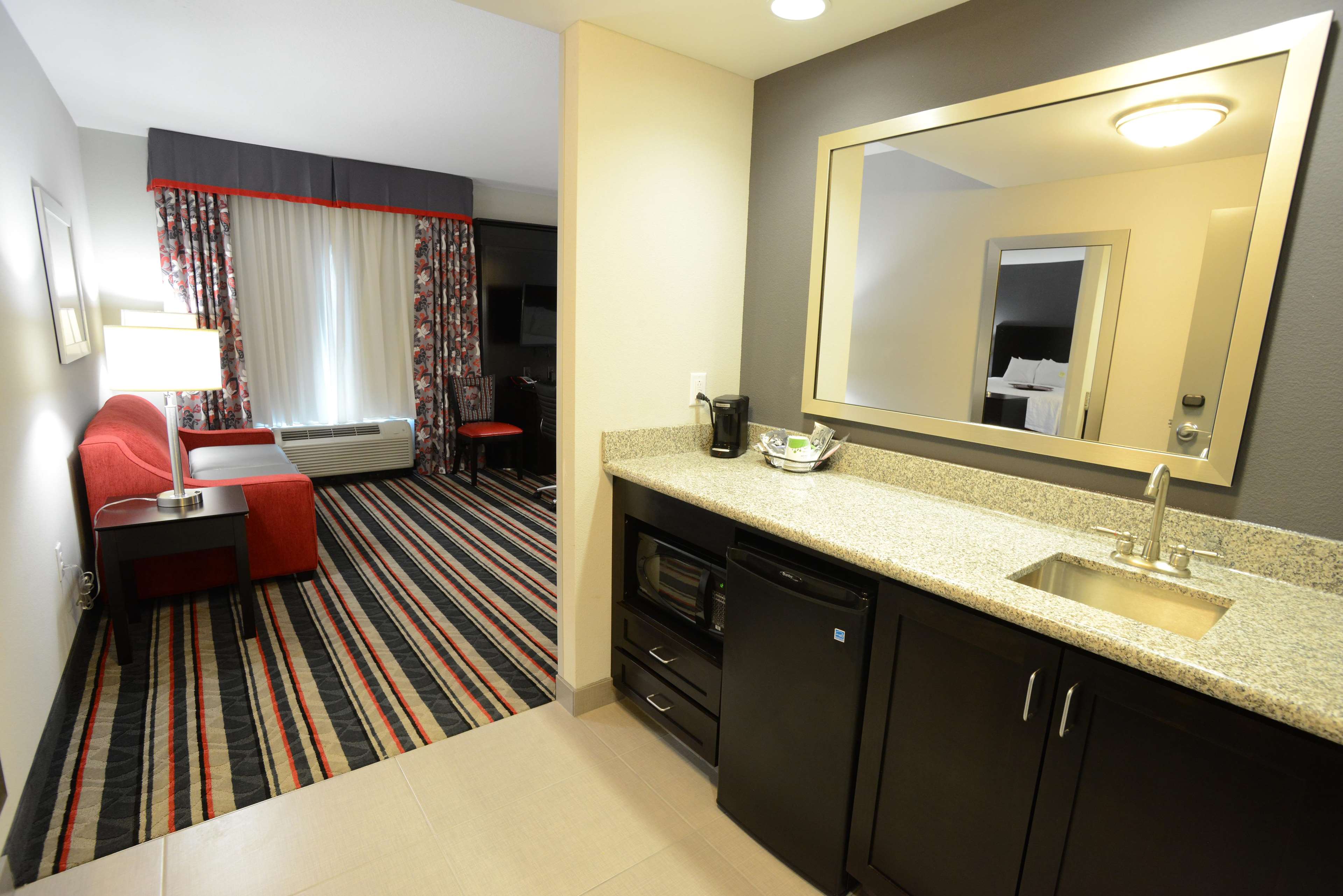 Hampton Inn & Suites Albany At Albany Mall Photo