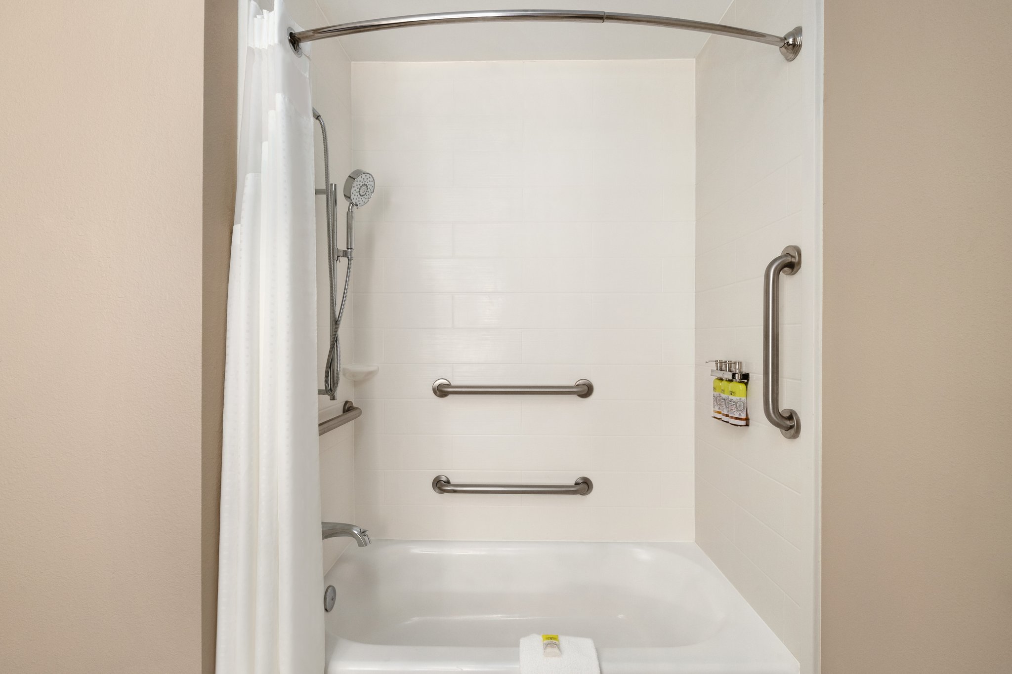 Holiday Inn Express & Suites Auburn - University Area by IHG Image