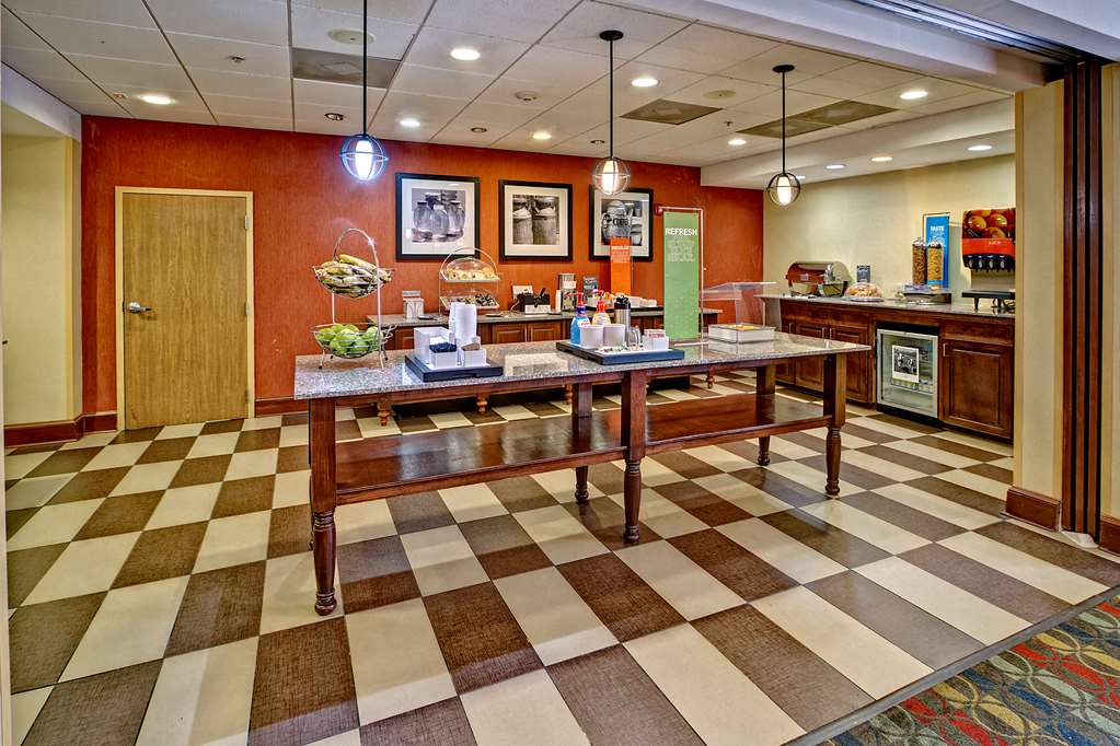 Hampton Inn Cleveland Image