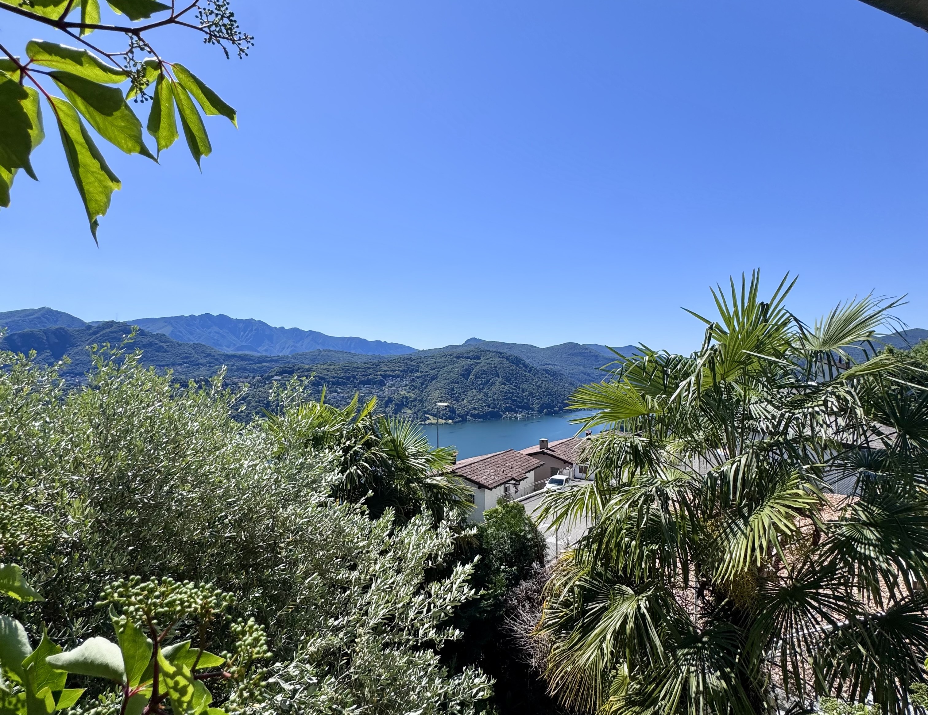 Vernate: 4.5-room house with panoramic views and a view of the lake