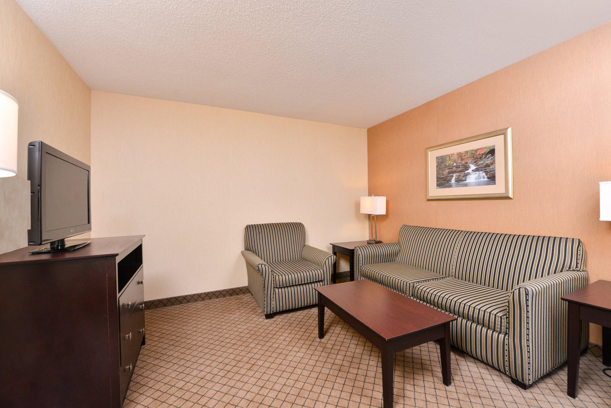 Holiday Inn Express Lewisburg/New Columbia Photo