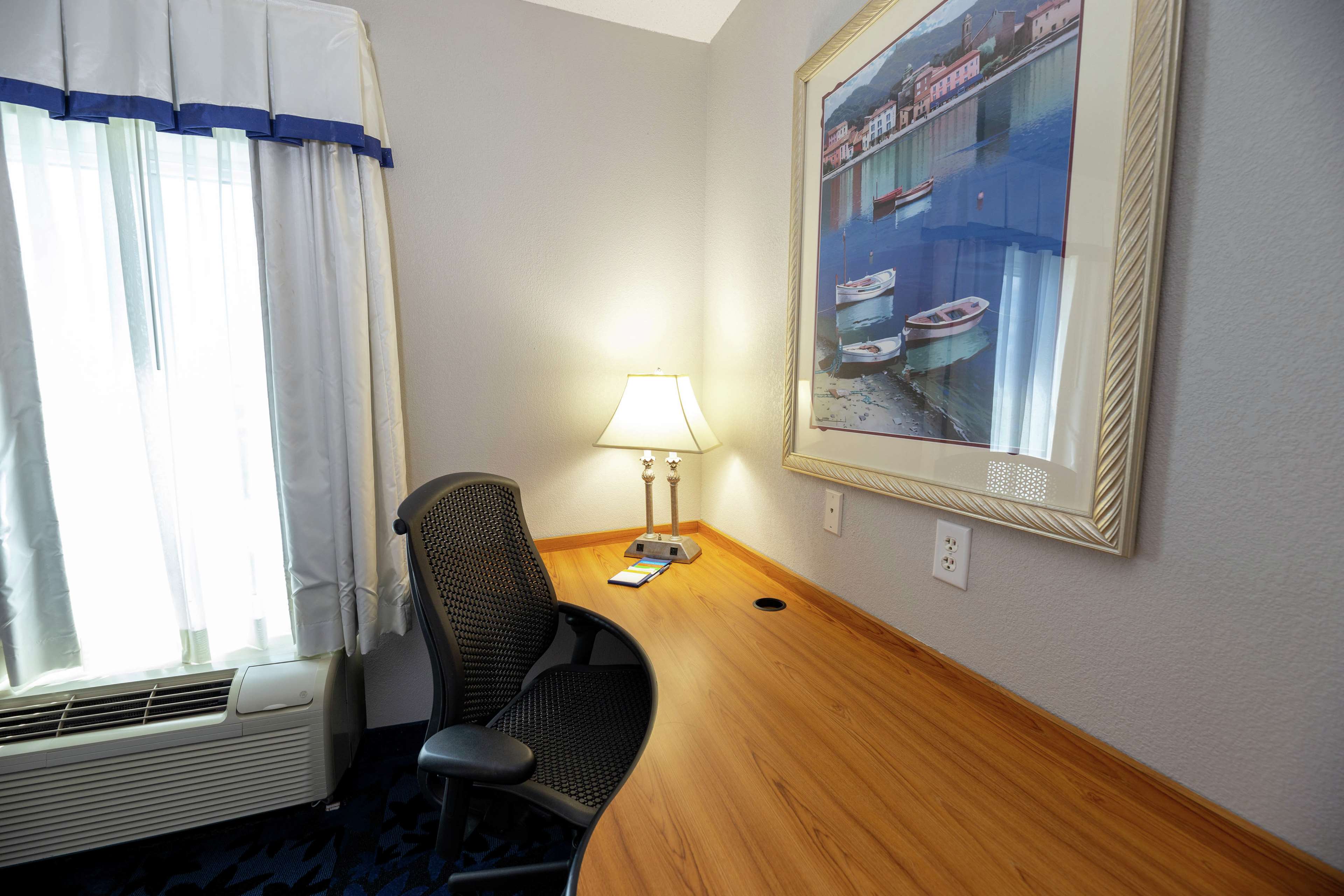 Hampton Inn & Suites Jacksonville Deerwood Park Photo