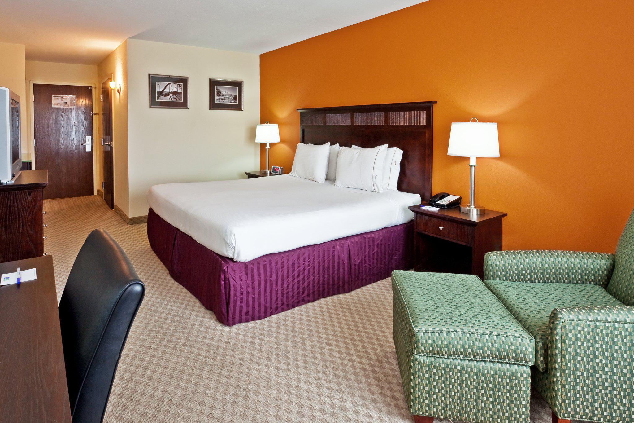 Holiday Inn Express & Suites Chattanooga-Hixson Photo