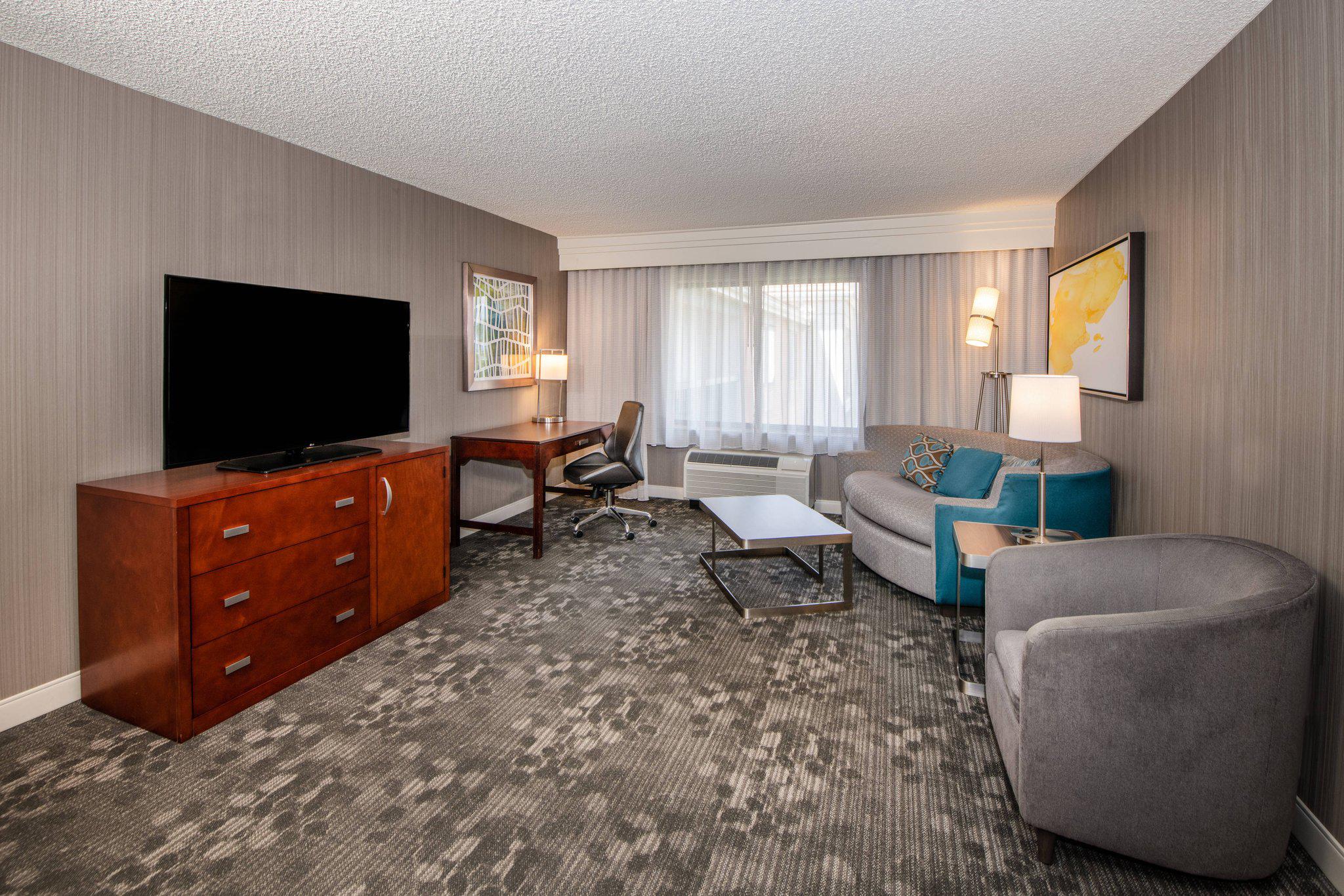 Courtyard by Marriott Oakland Airport Photo