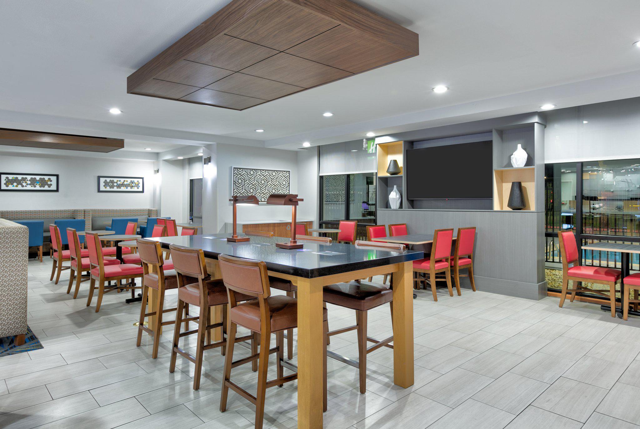 Holiday Inn Express Hillsboro I-35 by IHG Image