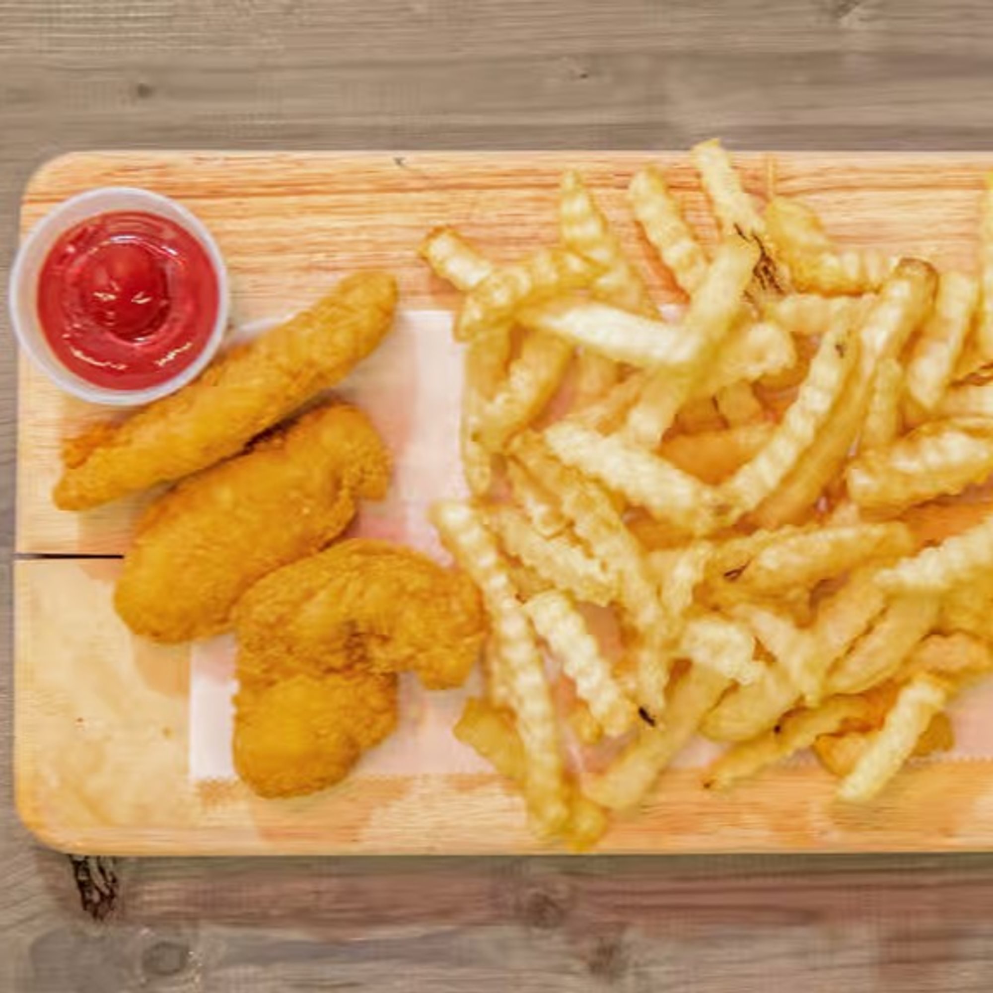 Tiras De Pollo y Papas Fritas / Kids Chicken Tenders and Fries