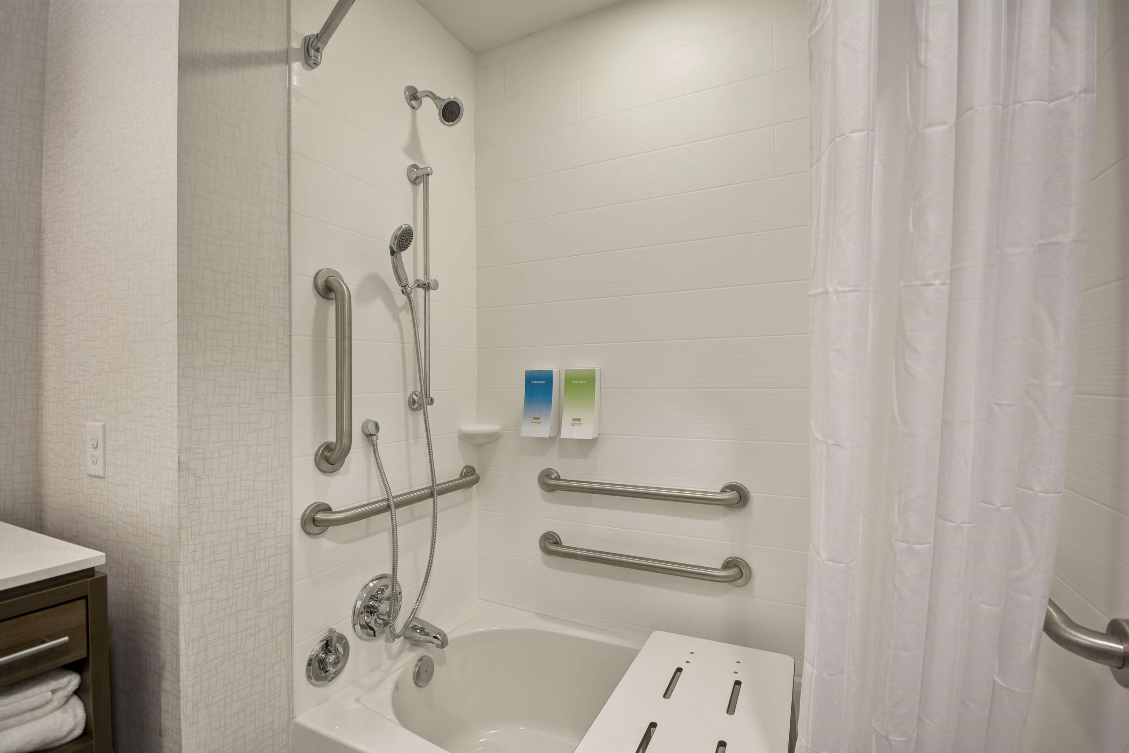 Home2 Suites by Hilton Blue Ash Cincinnati Photo