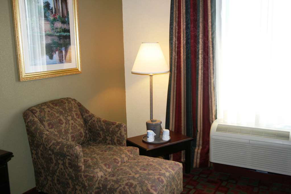 Hampton Inn Canton Image