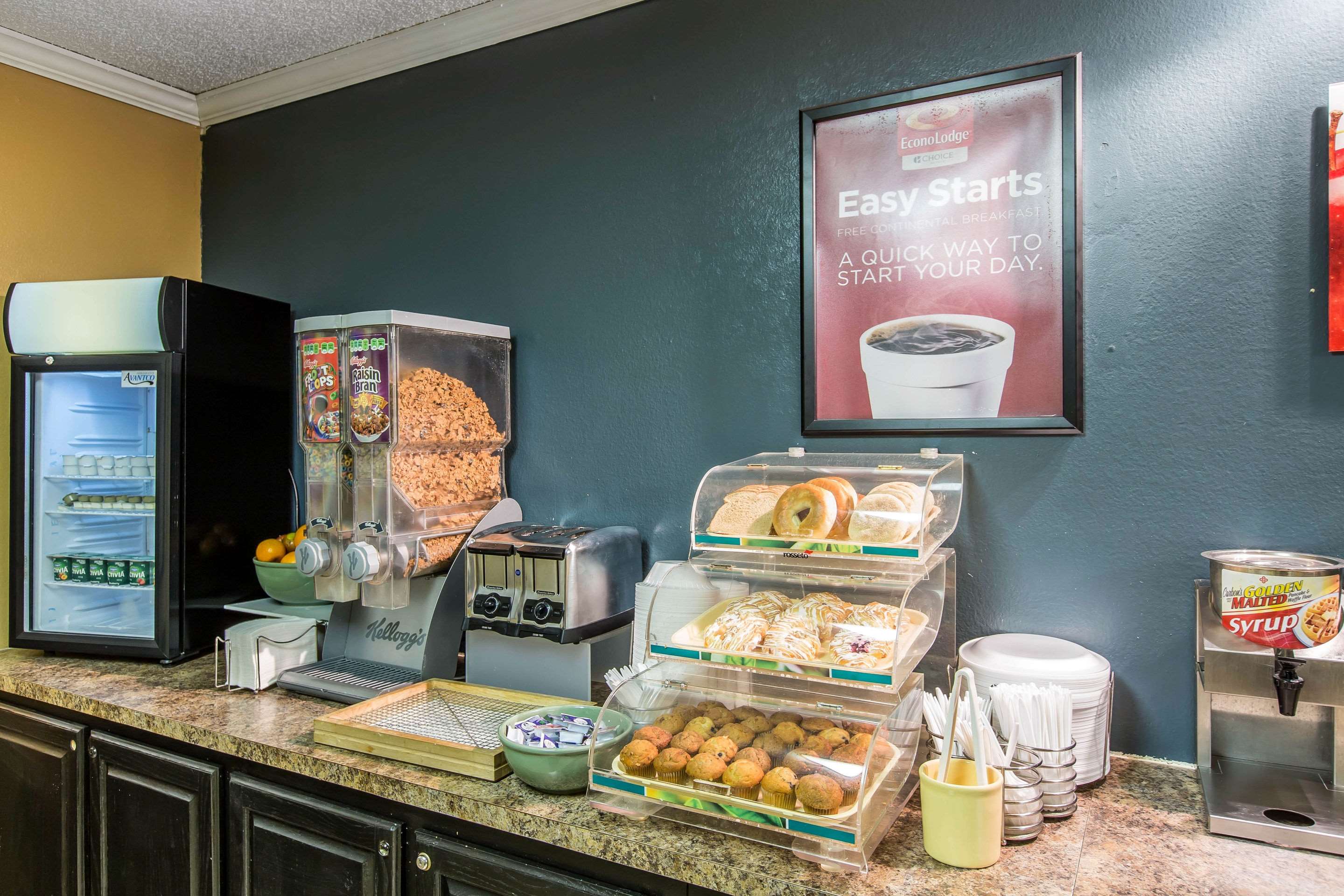 Econo Lodge Inn & Suites Riverside - Corona Photo