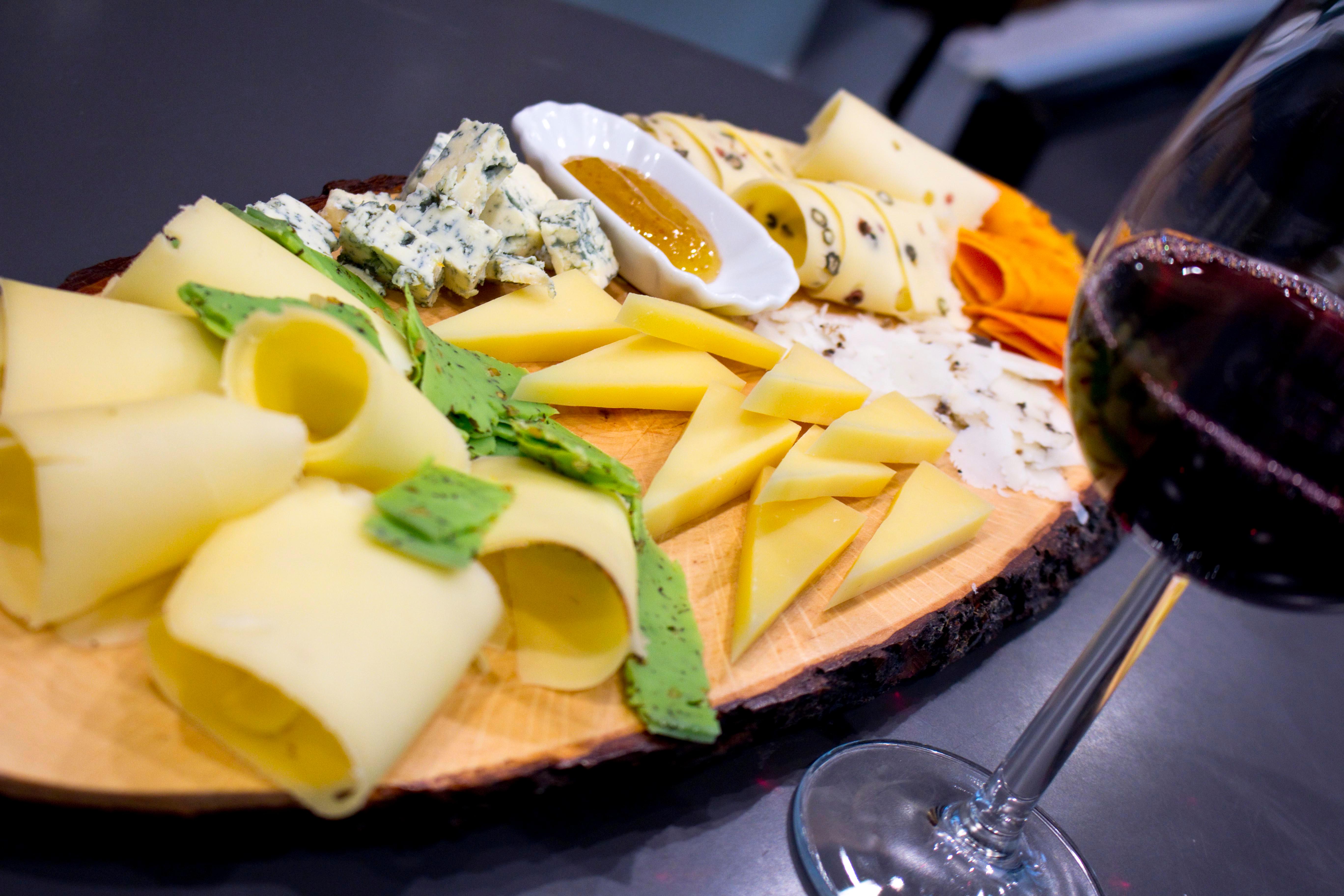 Bilder Ronis Wein-Käse-Delikatessen
