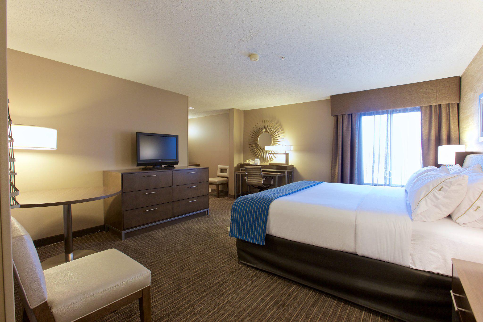 Holiday Inn Express Fargo-West Acres Photo