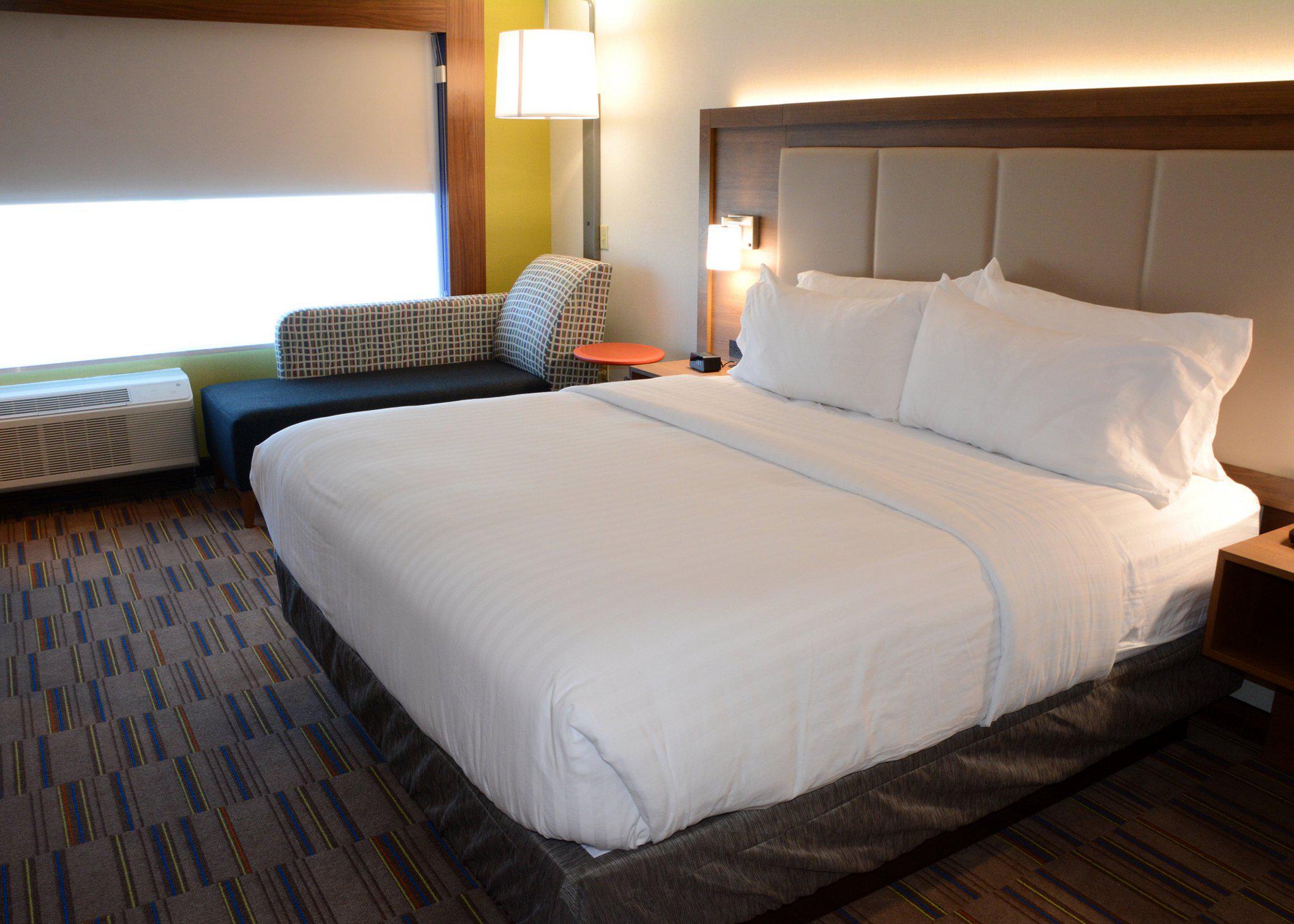 Holiday Inn Express & Suites Pittsburgh - Monroeville Photo