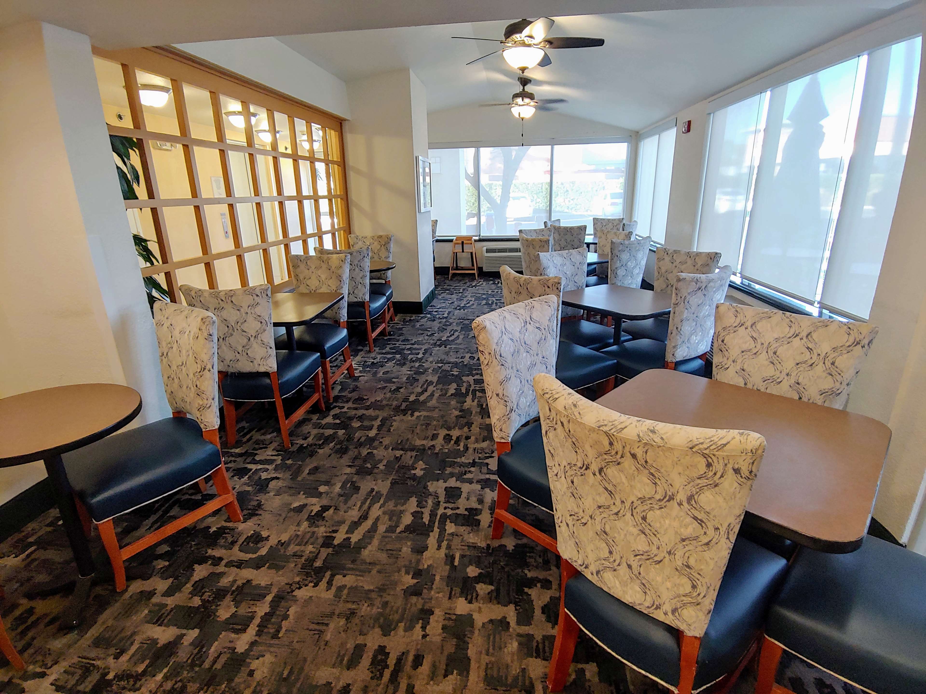 SureStay Plus Hotel by Best Western Scottsdale North Photo