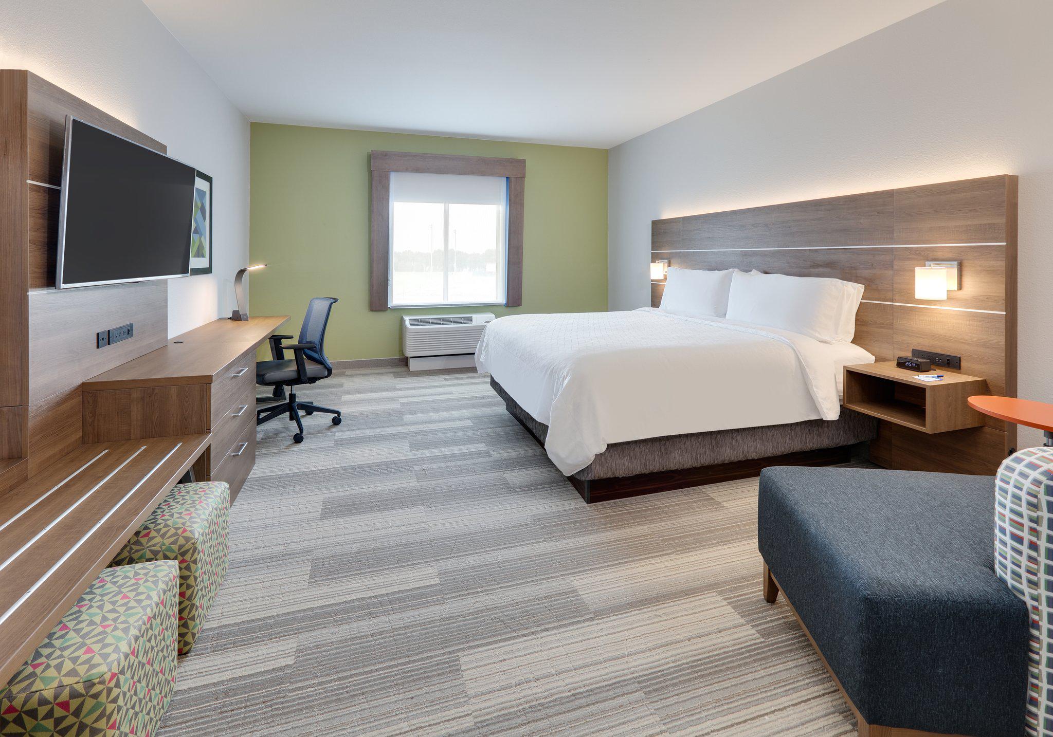 Holiday Inn Express & Suites Plano - the Colony Photo