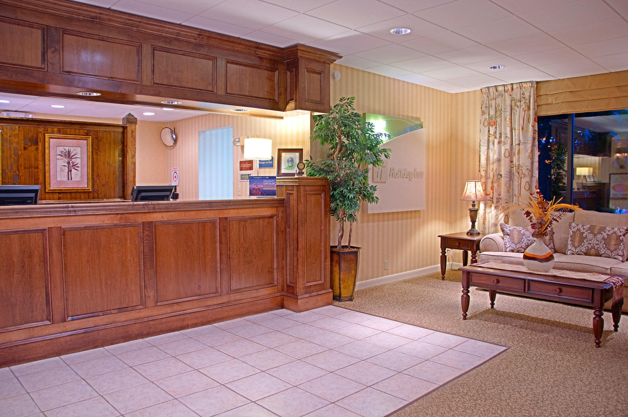 Holiday Inn & Suites Vero Beach-Oceanside Photo