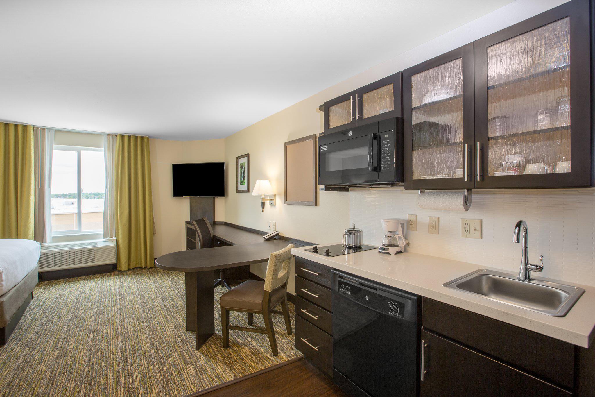 Candlewood Suites Bellevue Photo