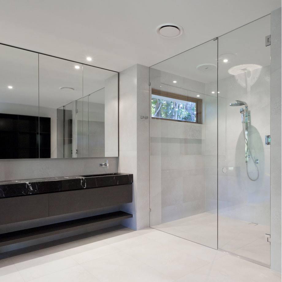 Amazin Glass and Mirrors Logo