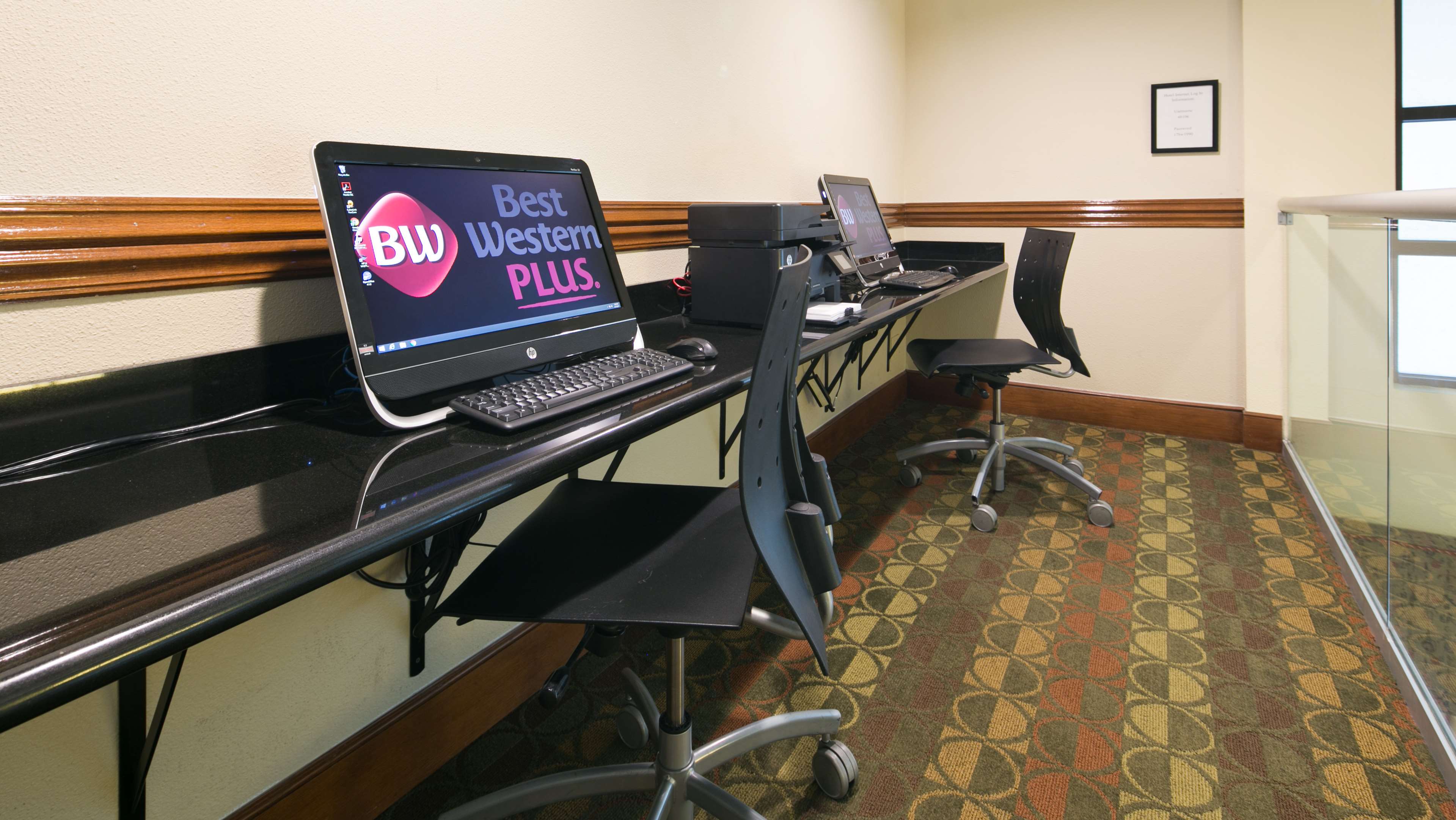 Best Western Plus Plaza by the Green Photo