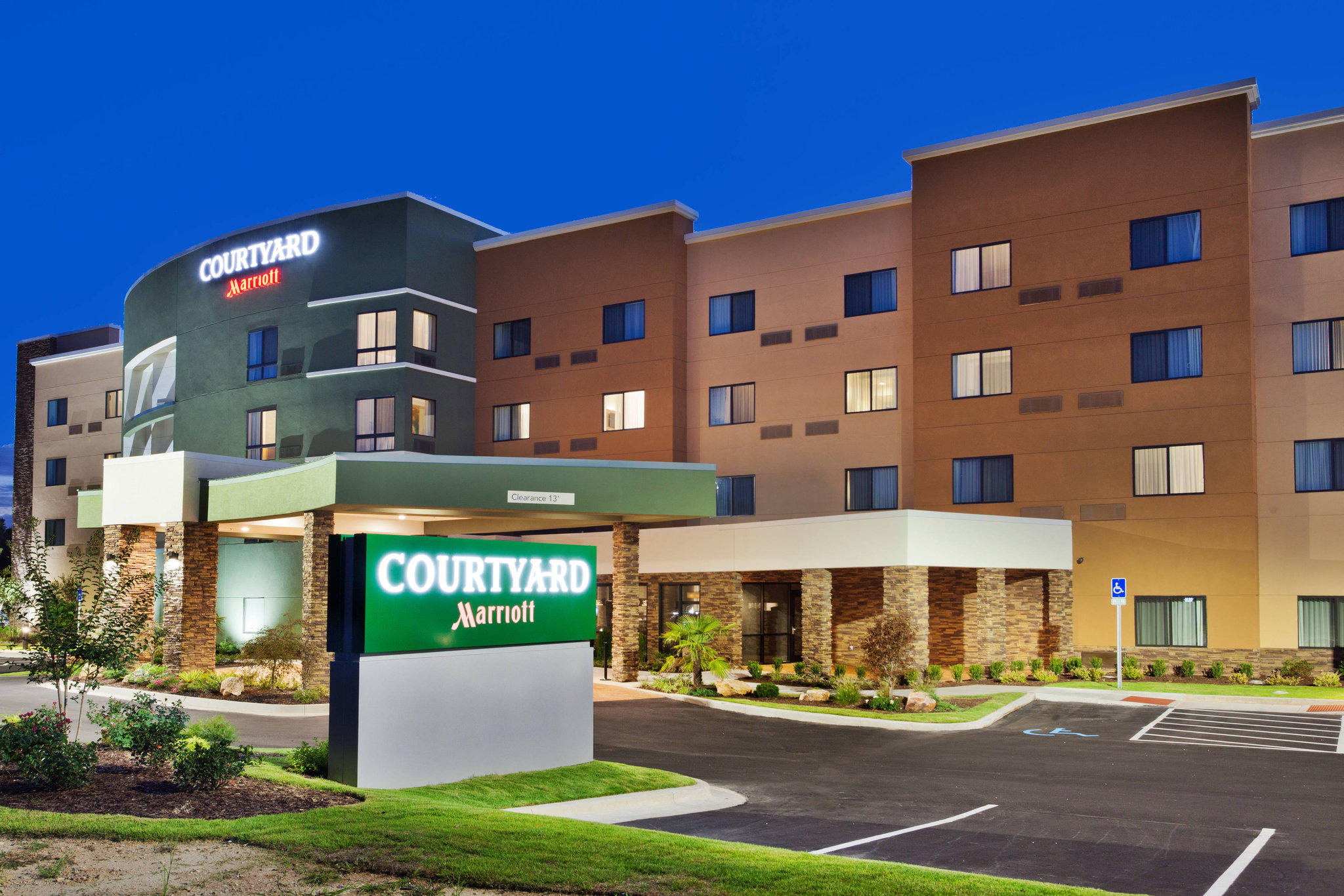 Courtyard by Marriott Auburn Photo