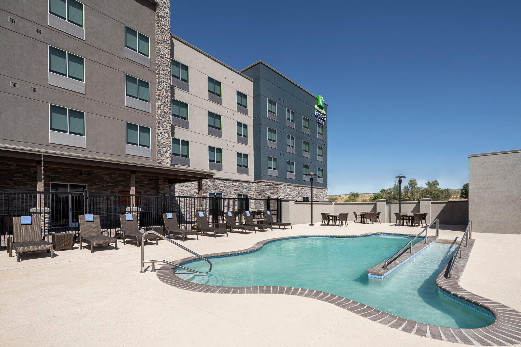 Holiday Inn Express & Suites Odessa I-20 Photo