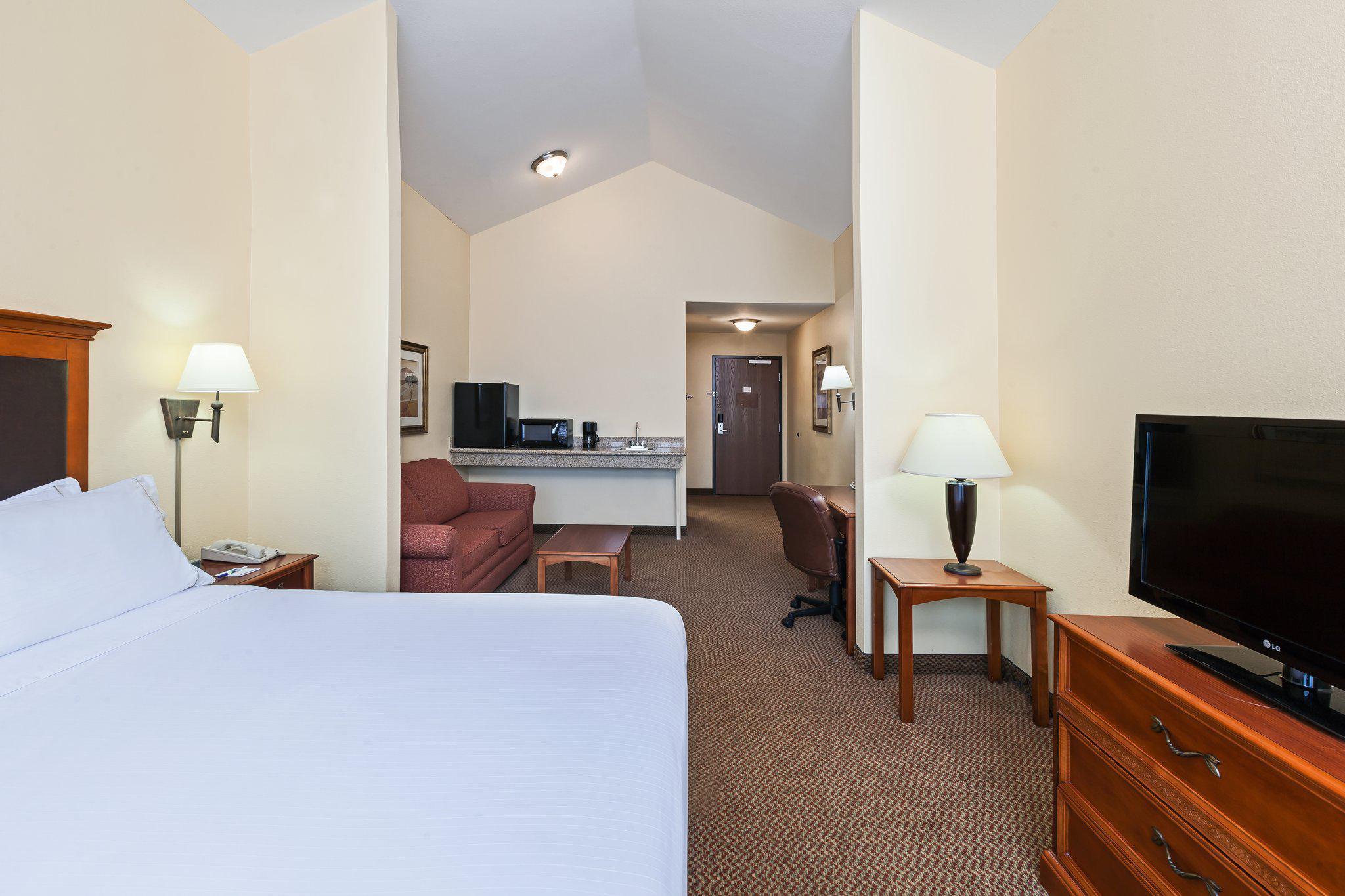 Holiday Inn Express & Suites Laredo-Event Center Area Photo