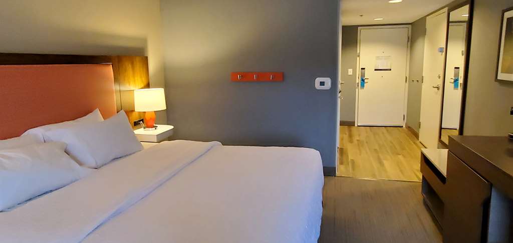 Hampton Inn Hillsville Image