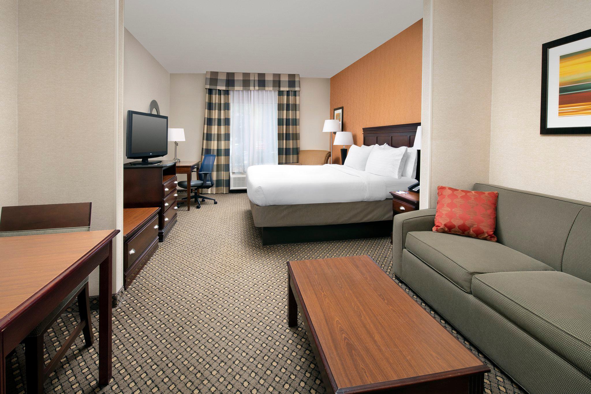 Holiday Inn Express & Suites Chambersburg Photo