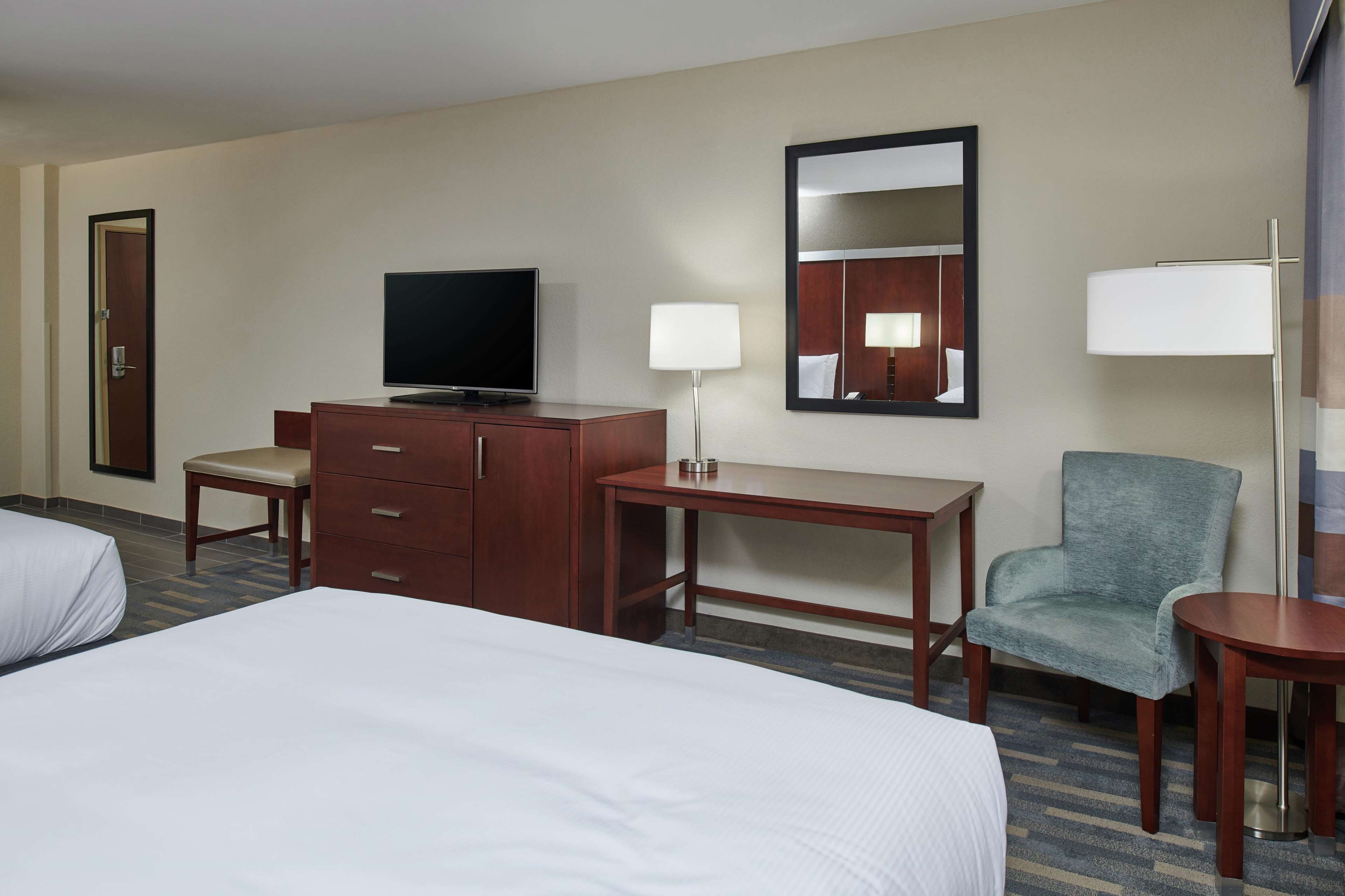 DoubleTree by Hilton Raleigh Crabtree Valley Photo