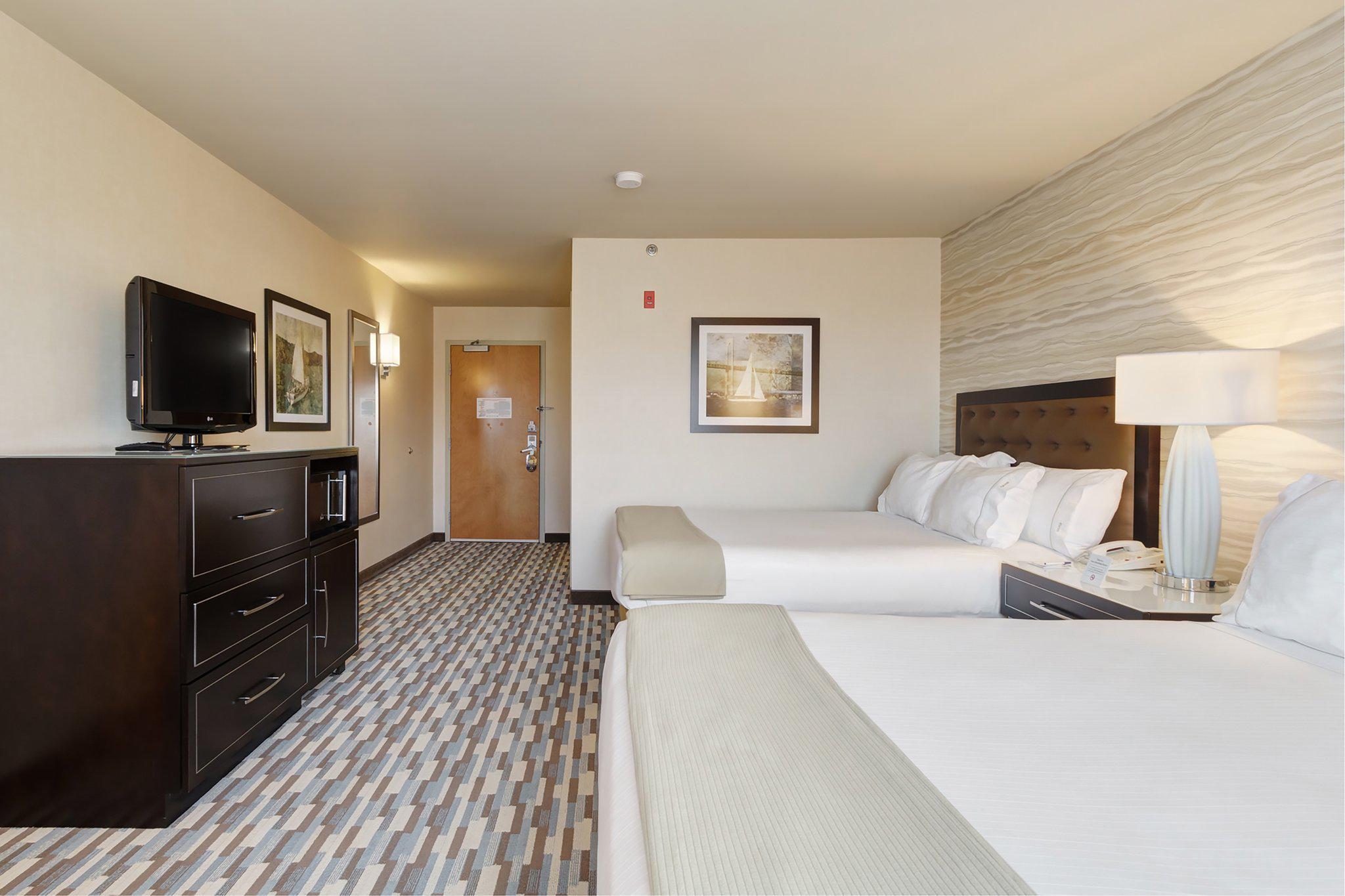 Holiday Inn Express & Suites Warwick-Providence (Airport) Photo