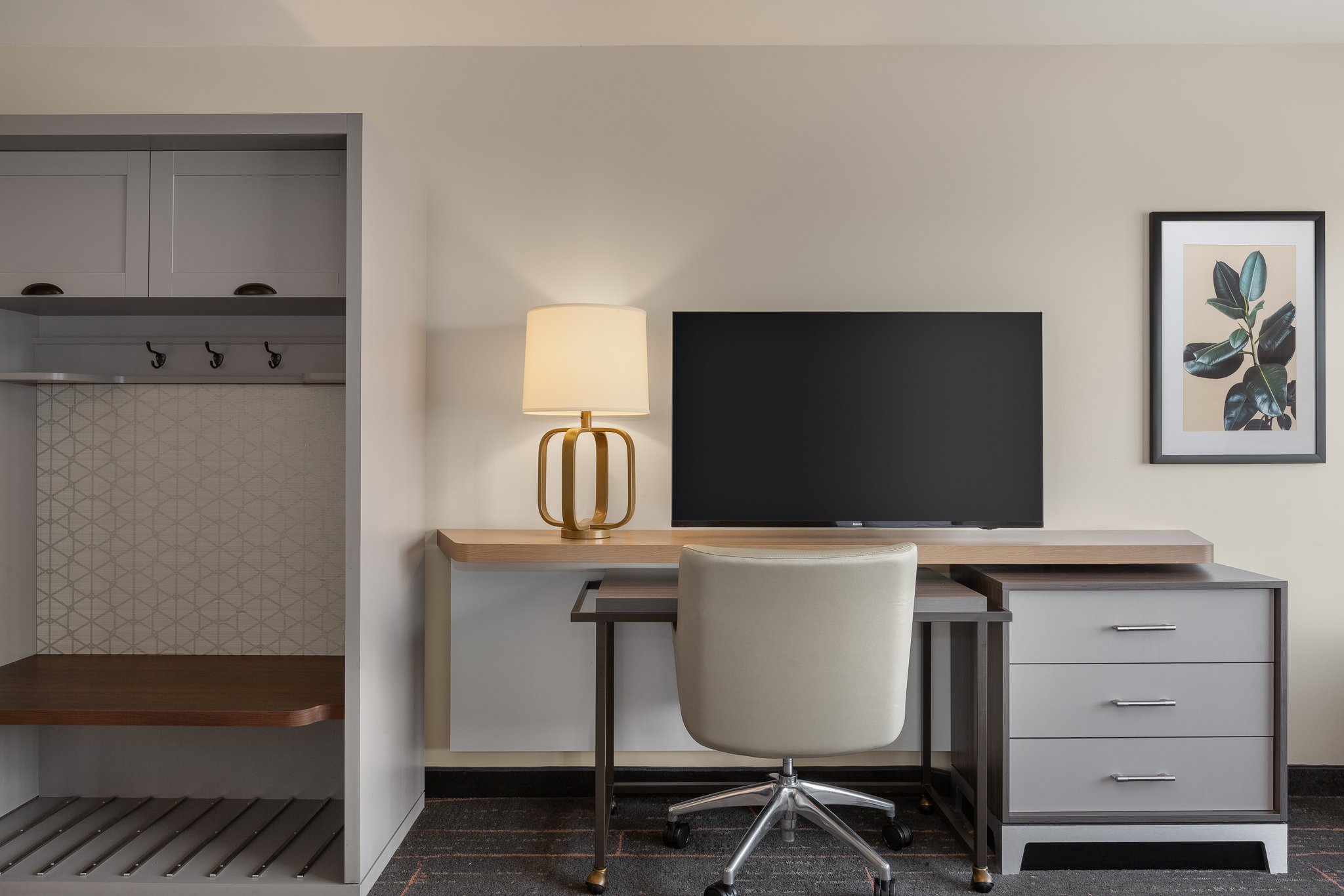 Holiday Inn & Suites Detroit - Troy by IHG Image