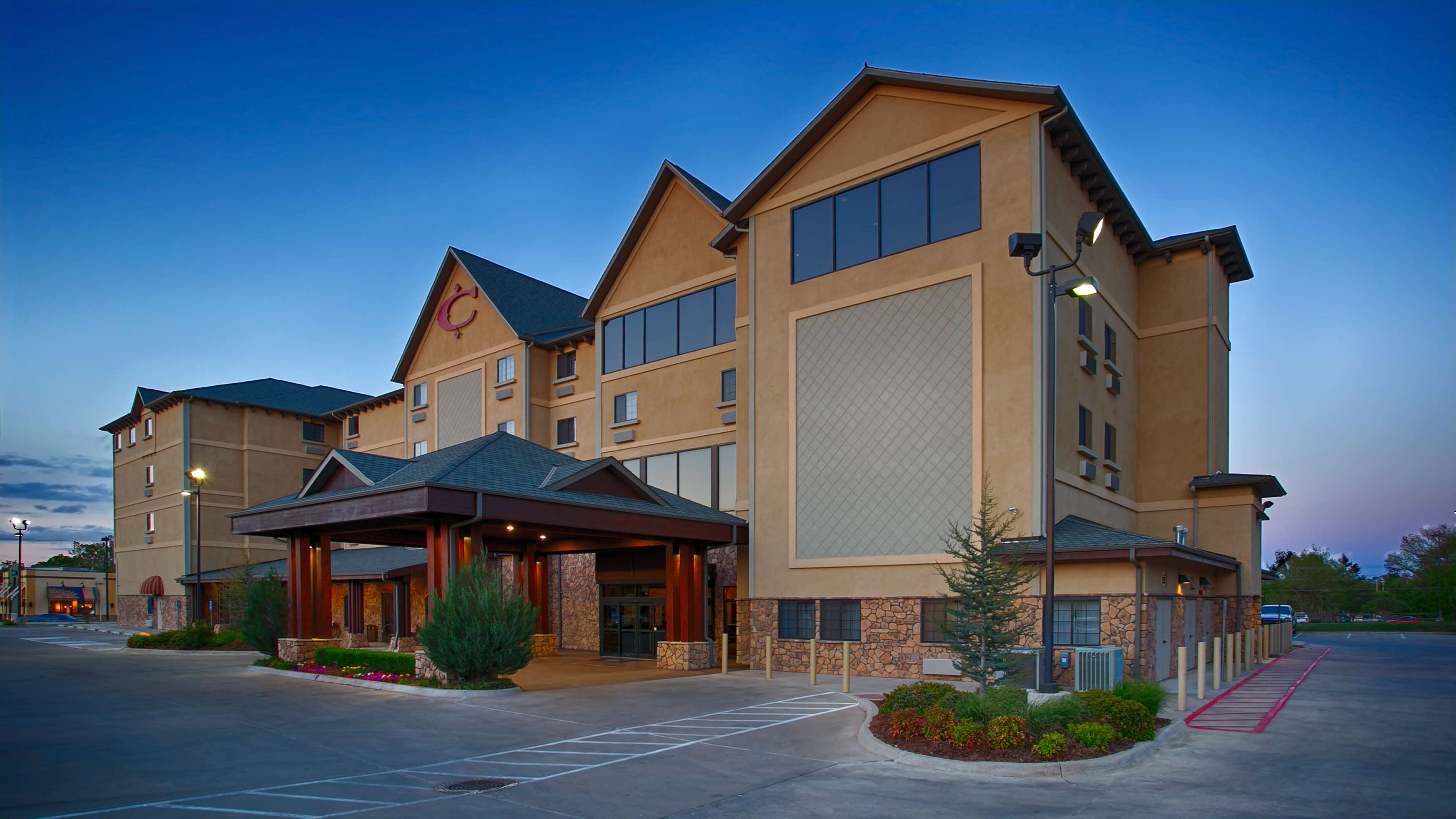 Best Western Plus Cimarron Hotel & Suites Photo