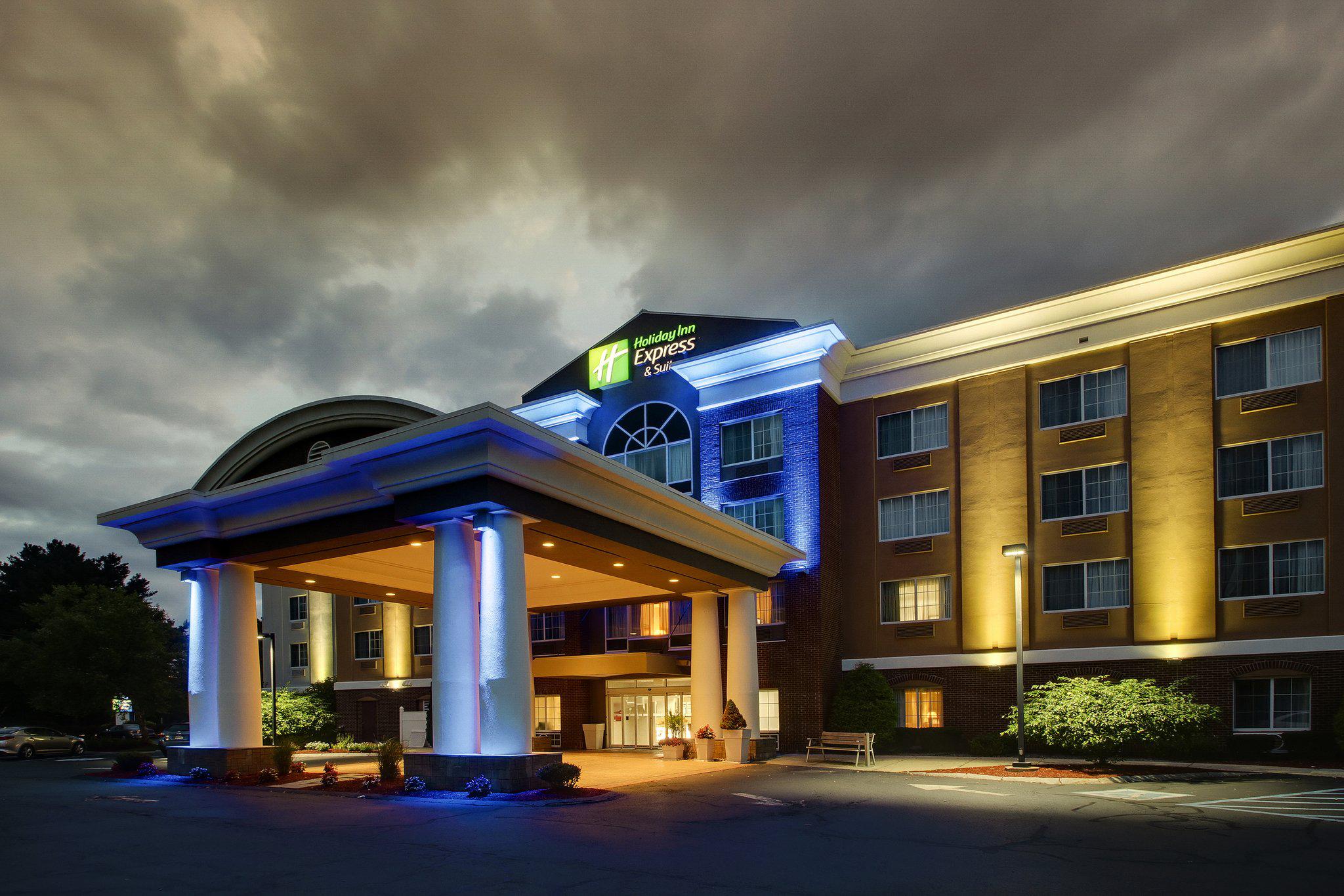 Holiday Inn Express & Suites Middleboro Raynham Photo