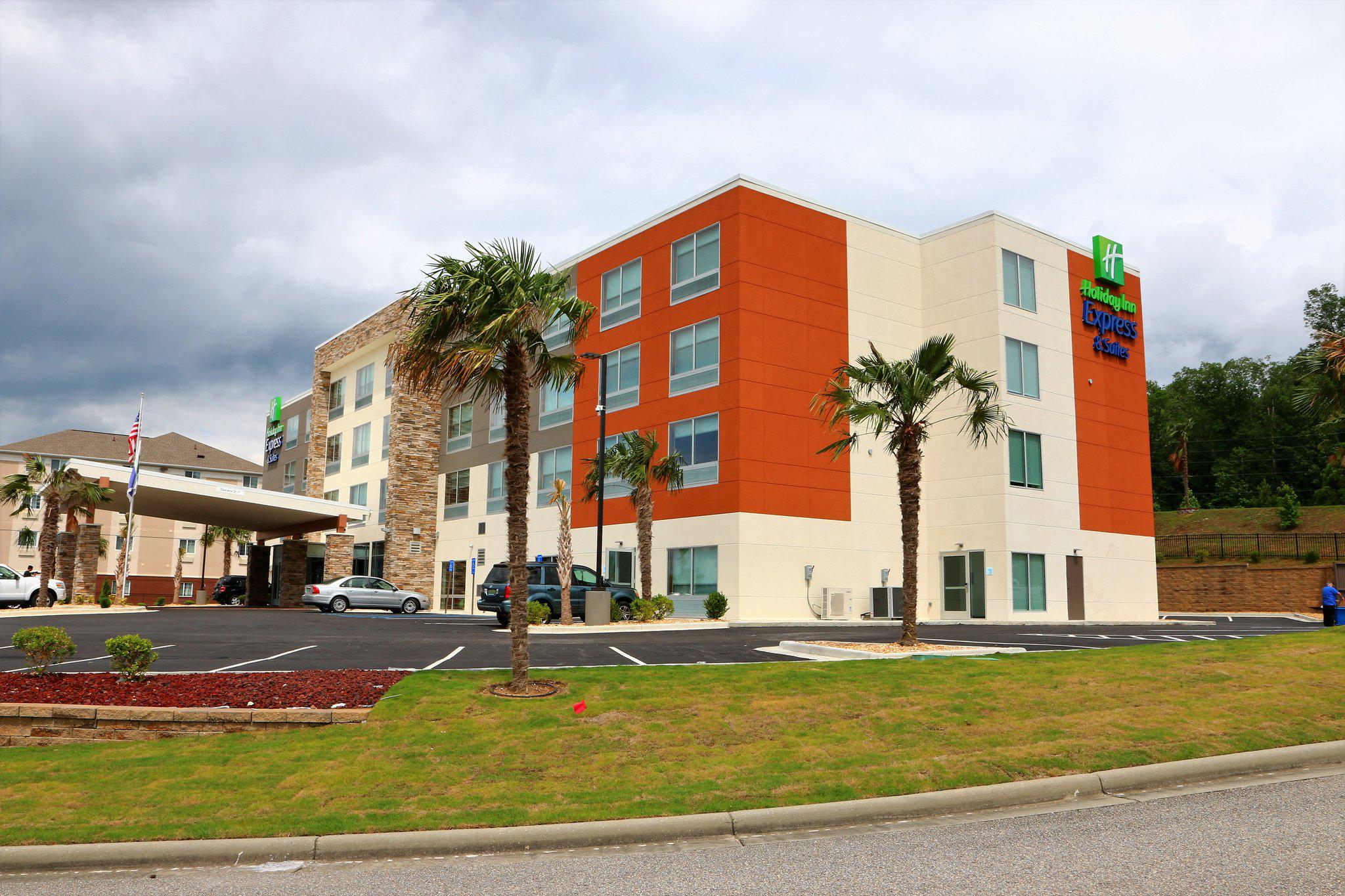 Holiday Inn Express & Suites Alabaster Photo