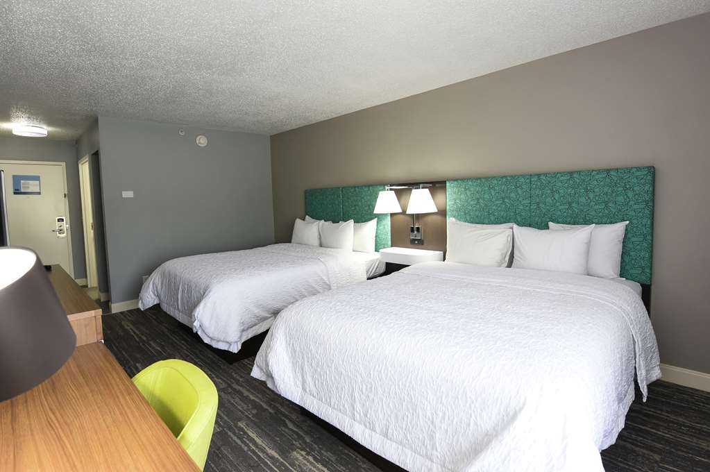 Hampton Inn Youngstown-North Image