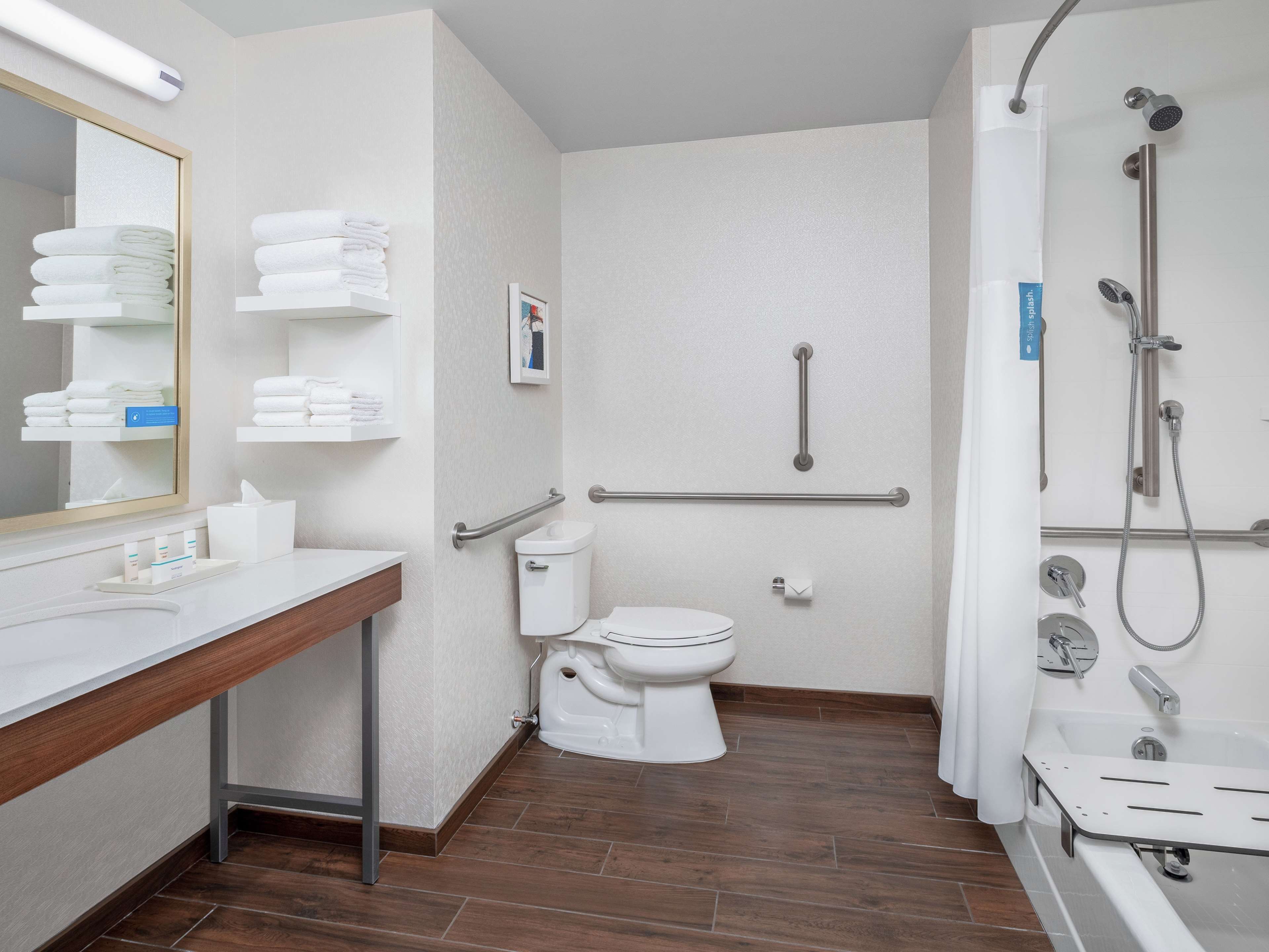 Guest room bath