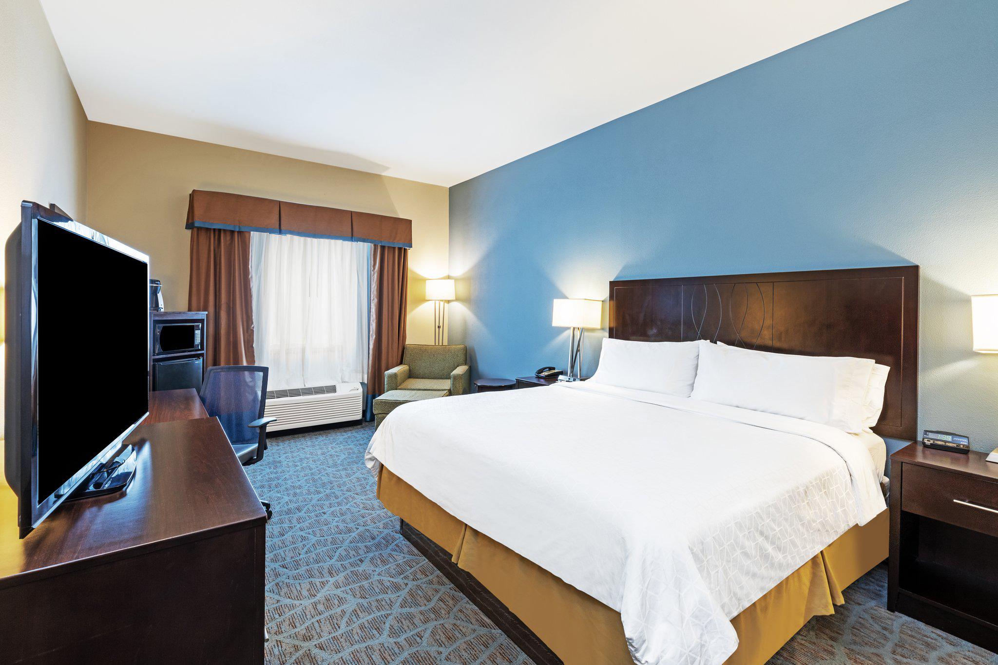 Holiday Inn Express & Suites Floresville Photo