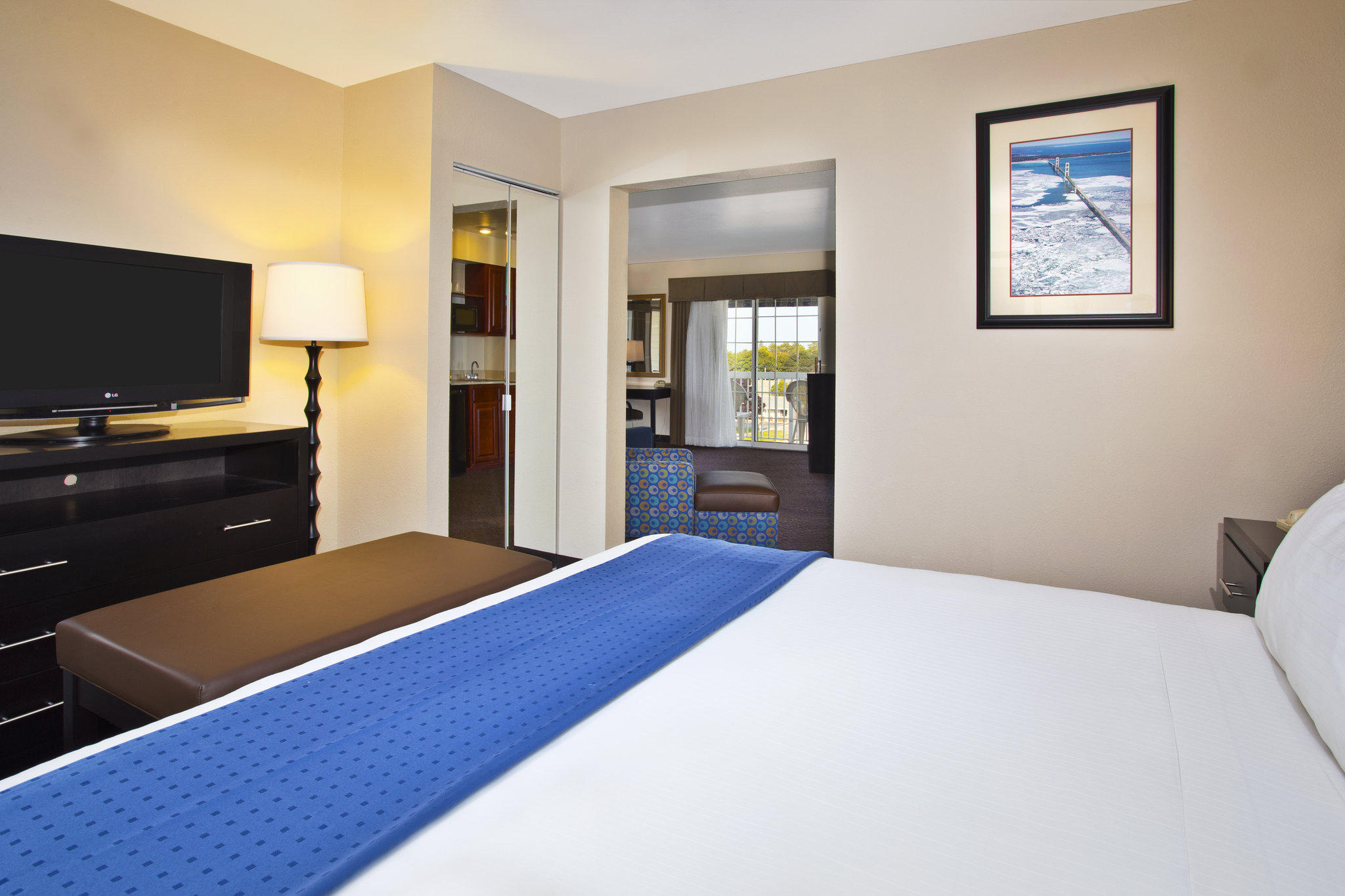 Holiday Inn Express Mackinaw City Photo