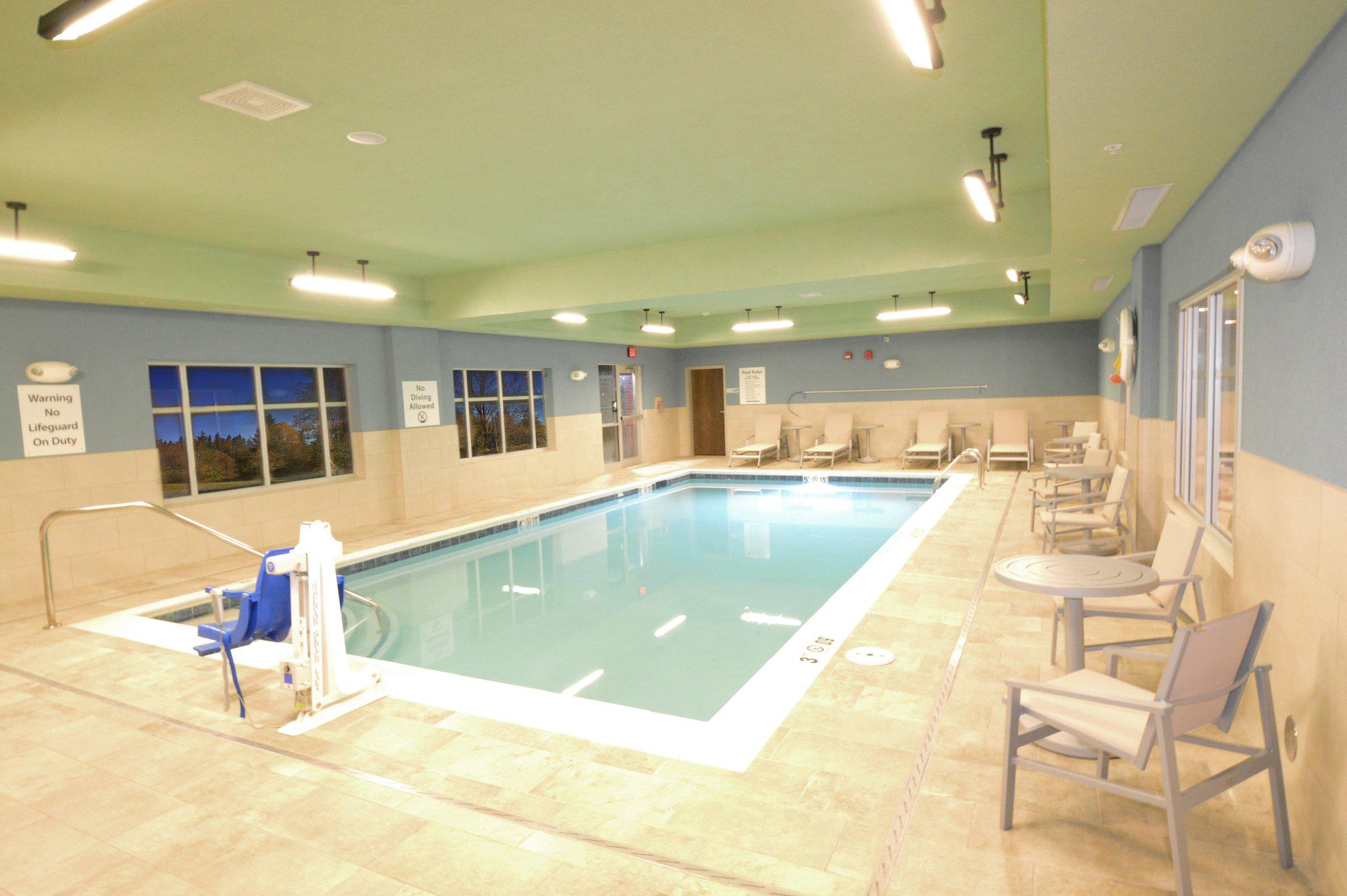 Holiday Inn Express & Suites Toledo South - Perrysburg Photo