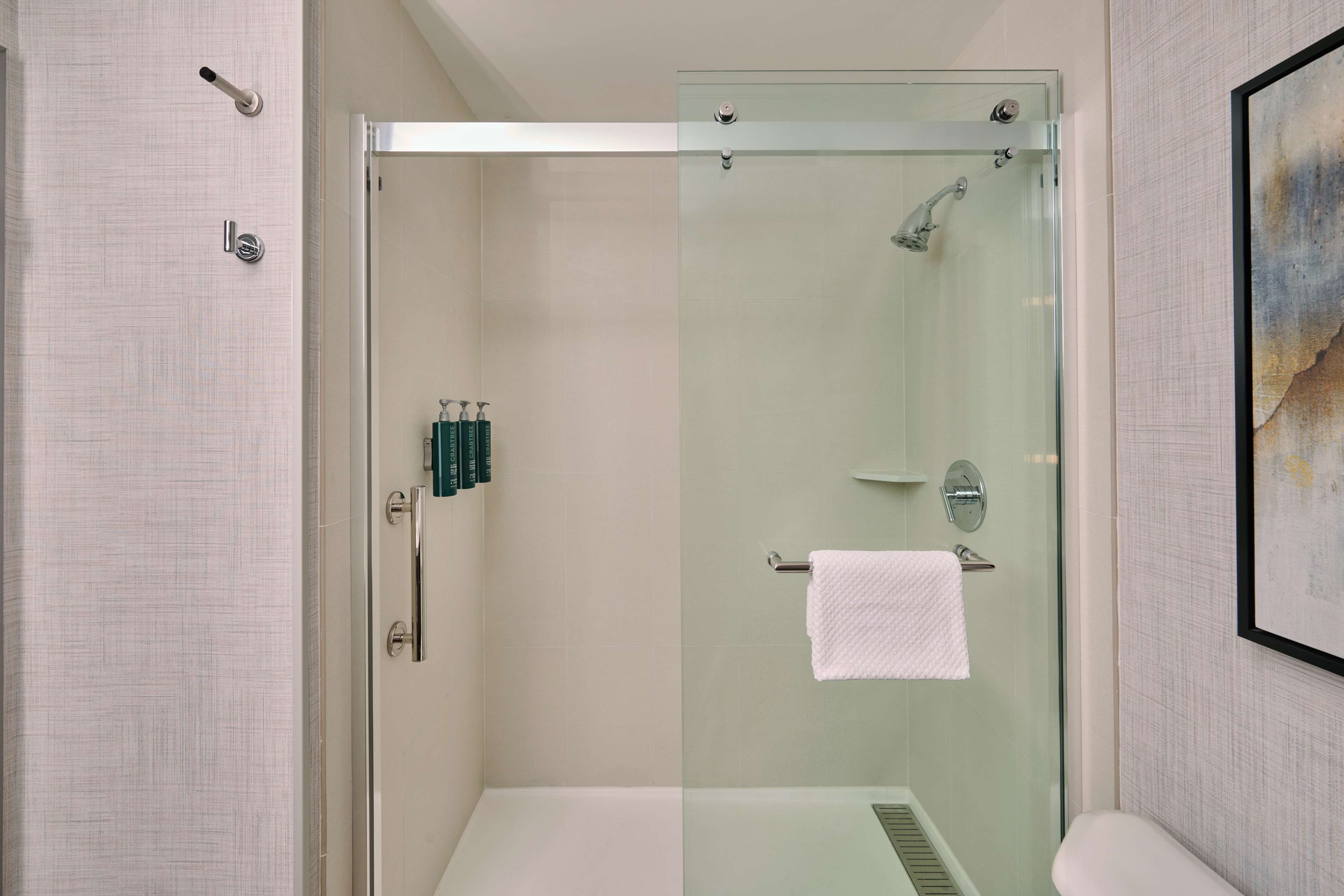 Guest room bath