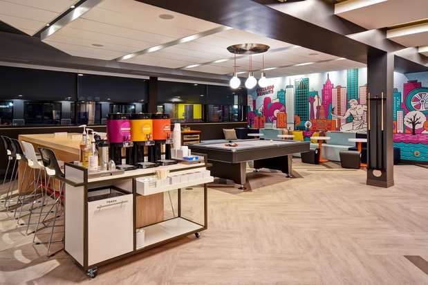 Images Tru by Hilton Sterling Heights Detroit
