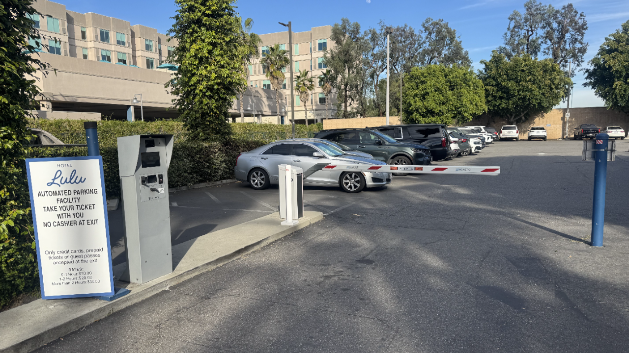 Hotel Lulu - LAZ Parking