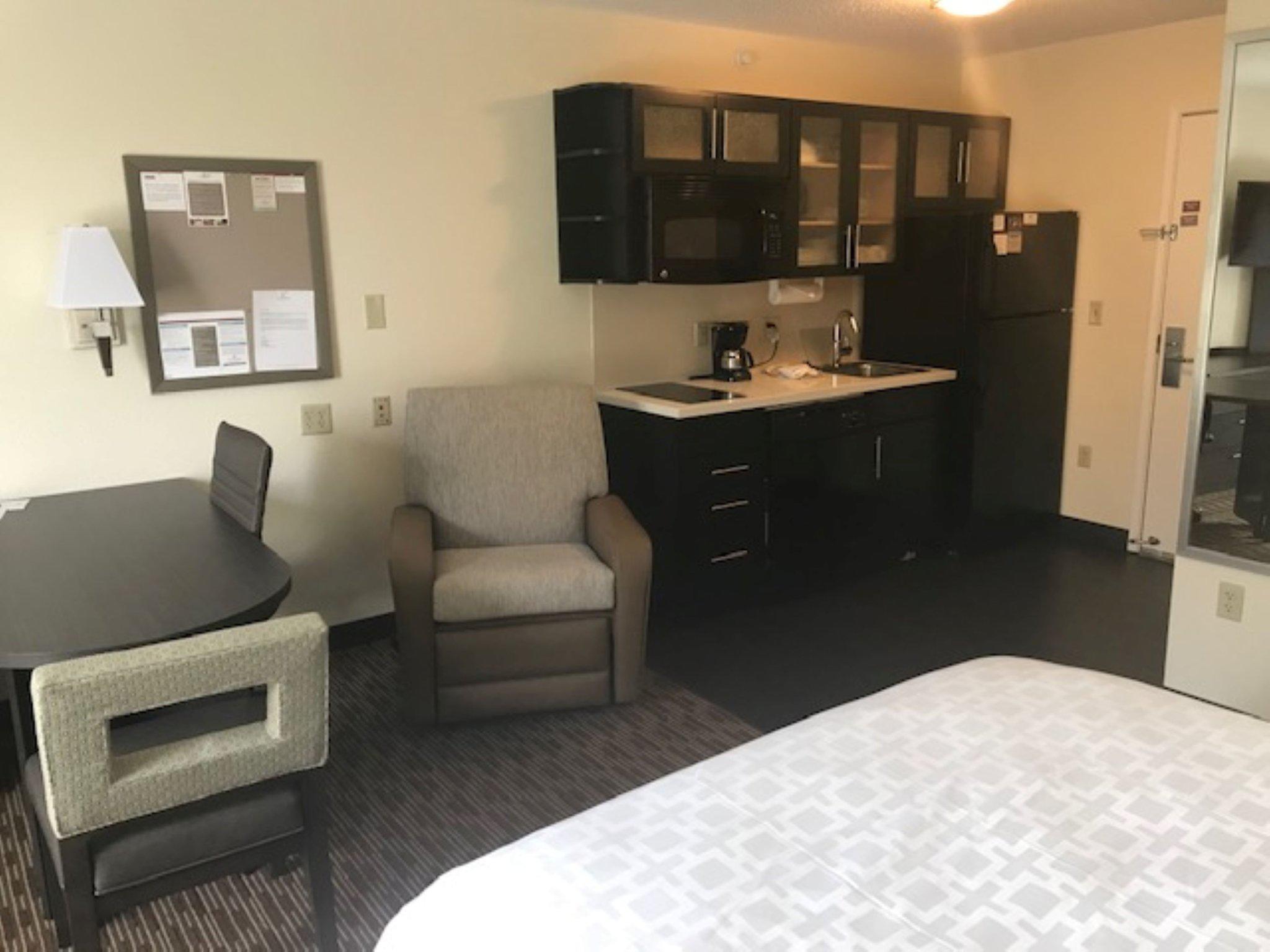 Candlewood Suites Fort Wayne - NW Photo