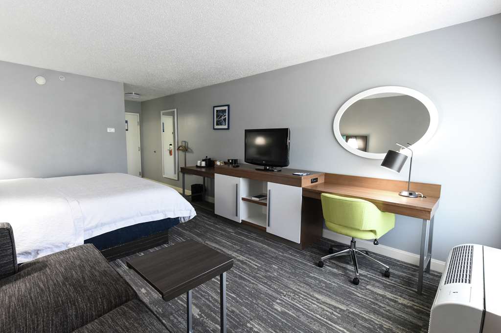 Hampton Inn Youngstown-North Image